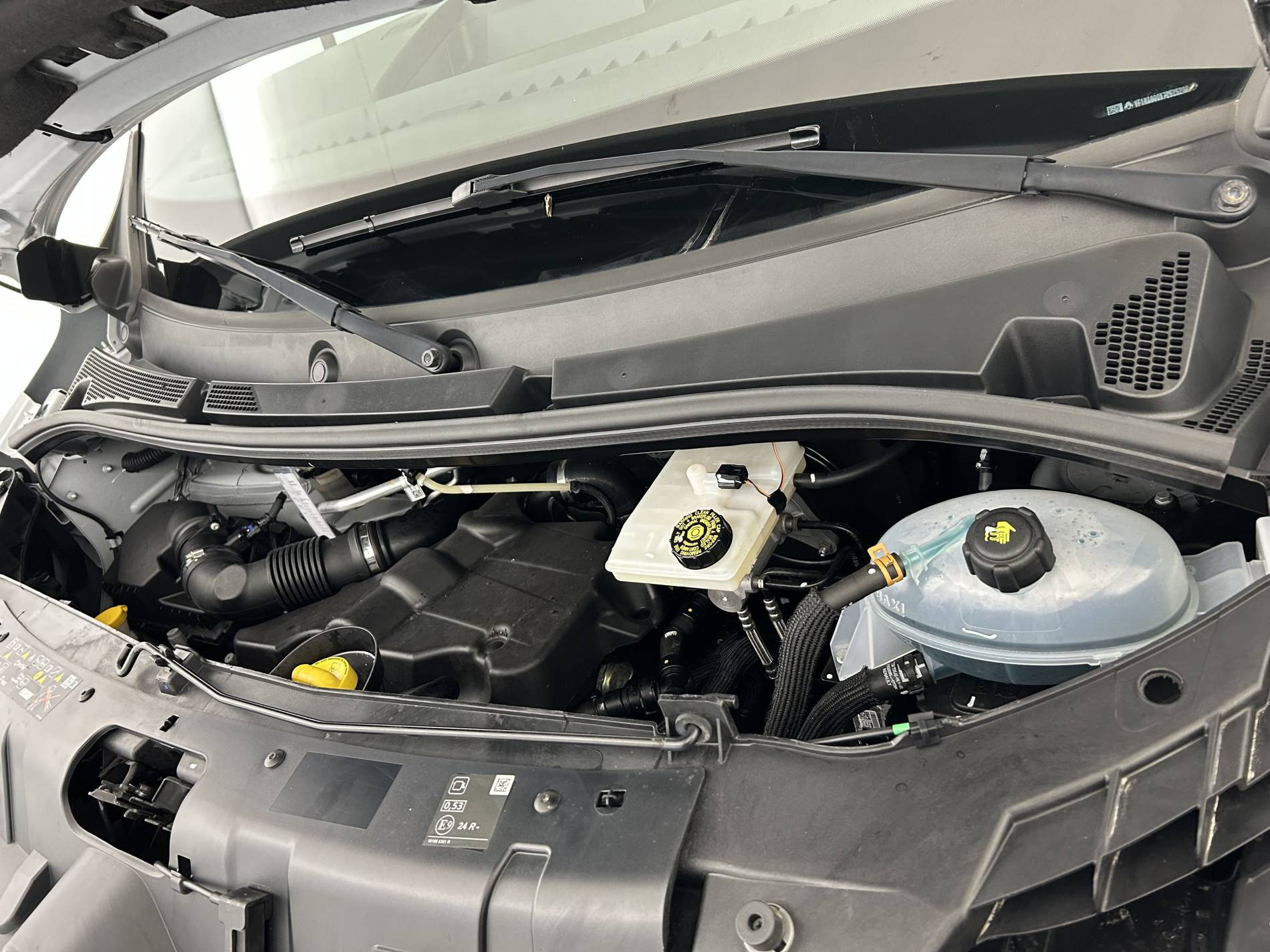 Vente en ligne Renault Master Fourgon MASTER FGN TRAC F3500 L2H2 BLUE DCI 135 au prix de 27 990 €