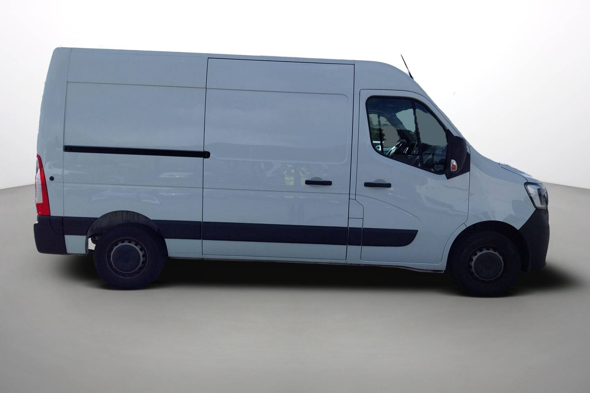Vente en ligne Renault Master Fourgon MASTER FGN TRAC F3500 L2H2 BLUE DCI 135 au prix de 27 590 €