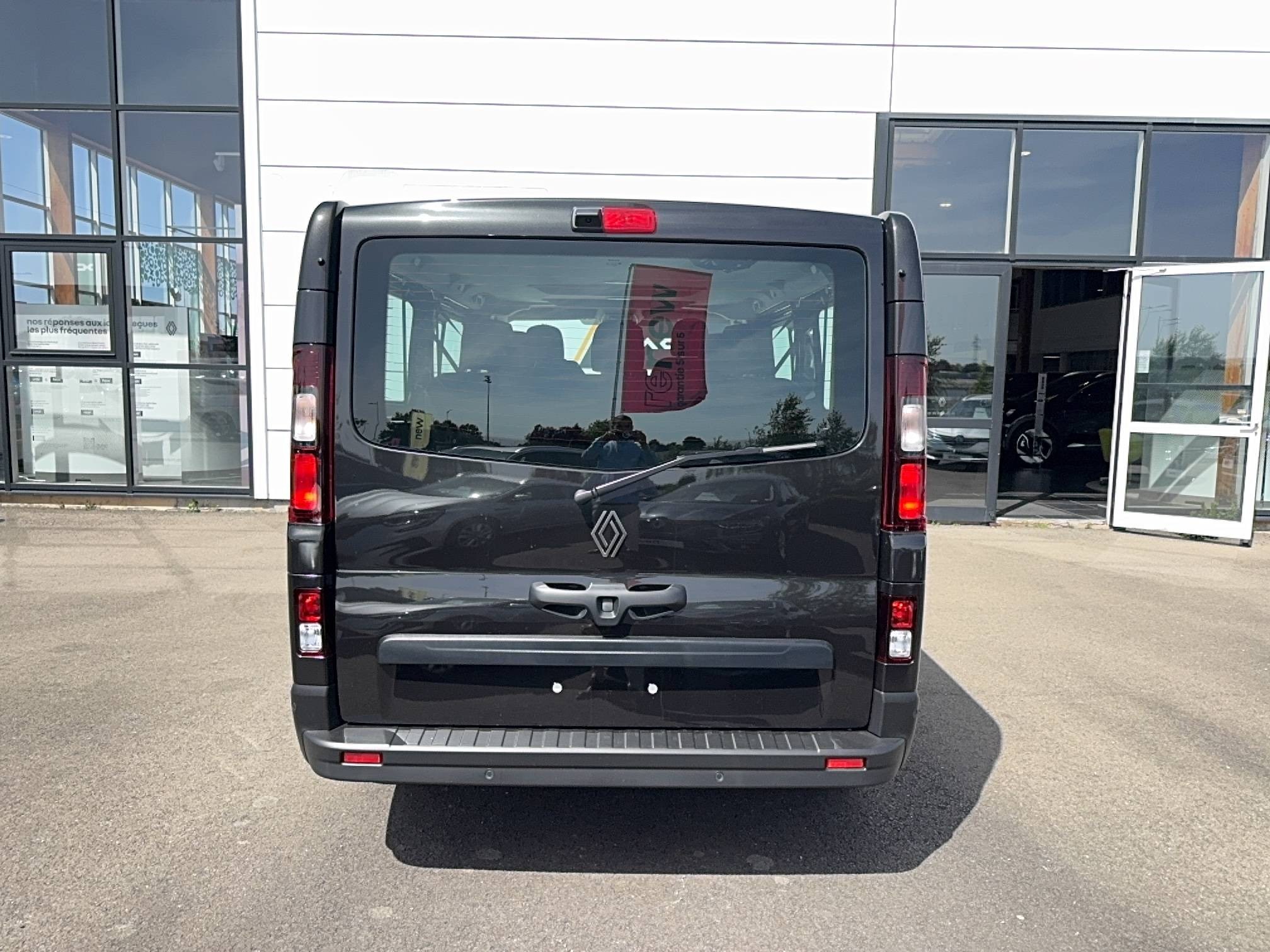 Vente en ligne Renault Trafic 3 Fourgon TRAFIC FG BLUE DCI 150 L2H2 3T GSR2 au prix de 30 990 €