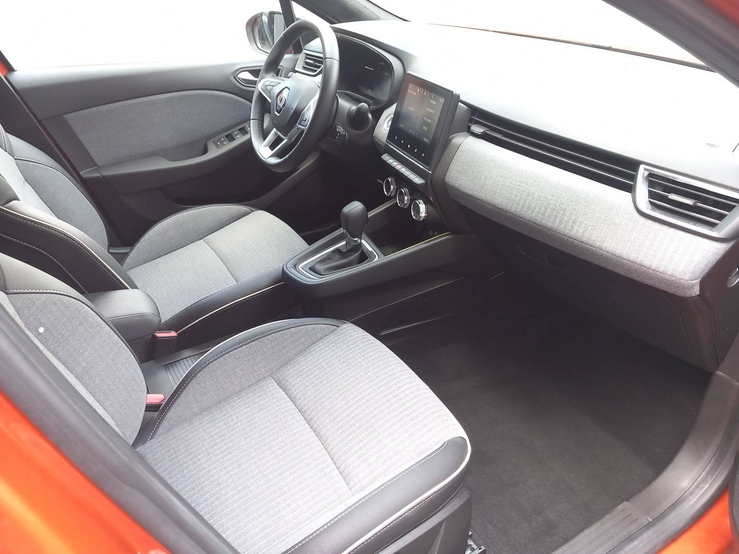Vente en ligne Renault Clio 5 Clio E-Tech full hybrid 145 au prix de 17 990 €