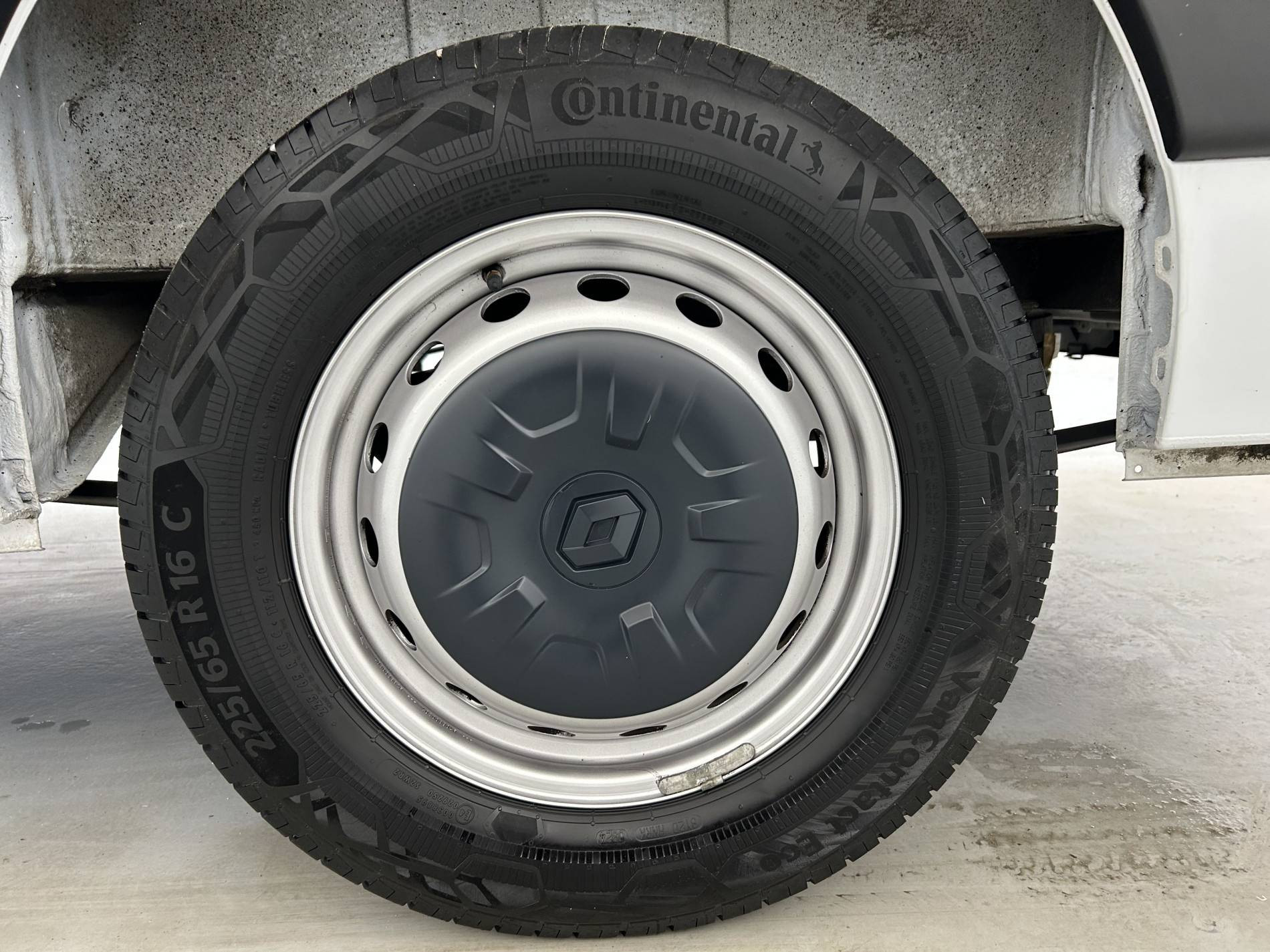 Vente en ligne Renault Master Fourgon MASTER FGN TRAC F3500 L2H2 BLUE DCI 135 au prix de 23 880 €