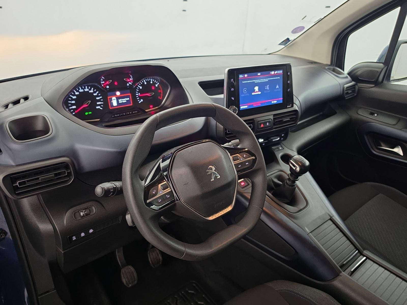 Vente en ligne Peugeot Rifter  Standard PureTech 110 S&S BVM6 au prix de 16 991 €