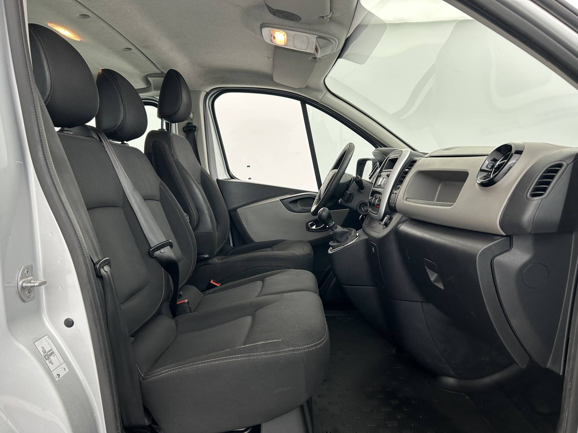 Vente en ligne Renault Trafic Cabine Approfondie TRAFIC CA L1H1 1000 KG DCI 120 E6 au prix de 15 990 €