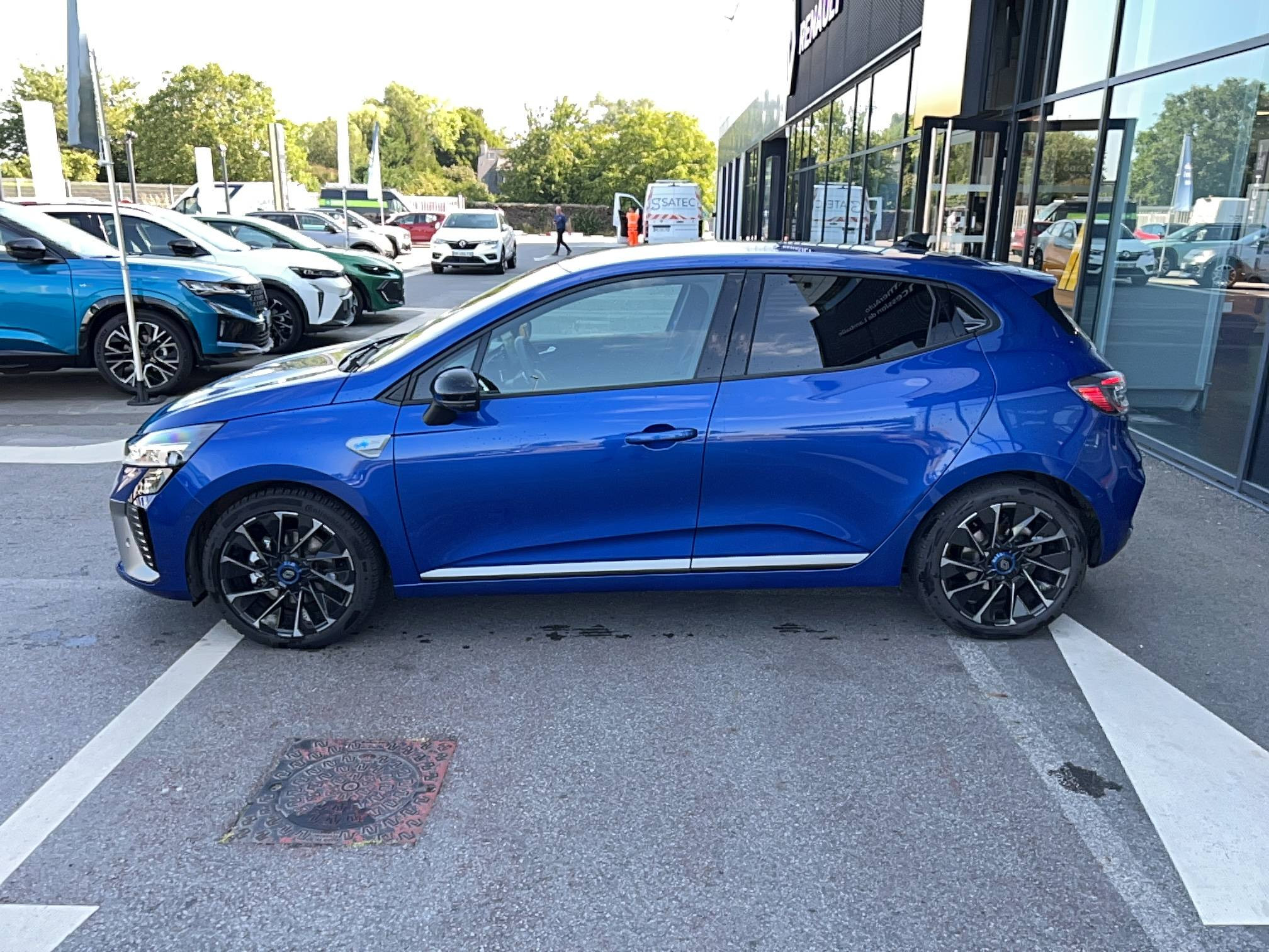 Vente en ligne Renault Clio 5 Clio E-Tech full hybrid 145 au prix de 20 990 €