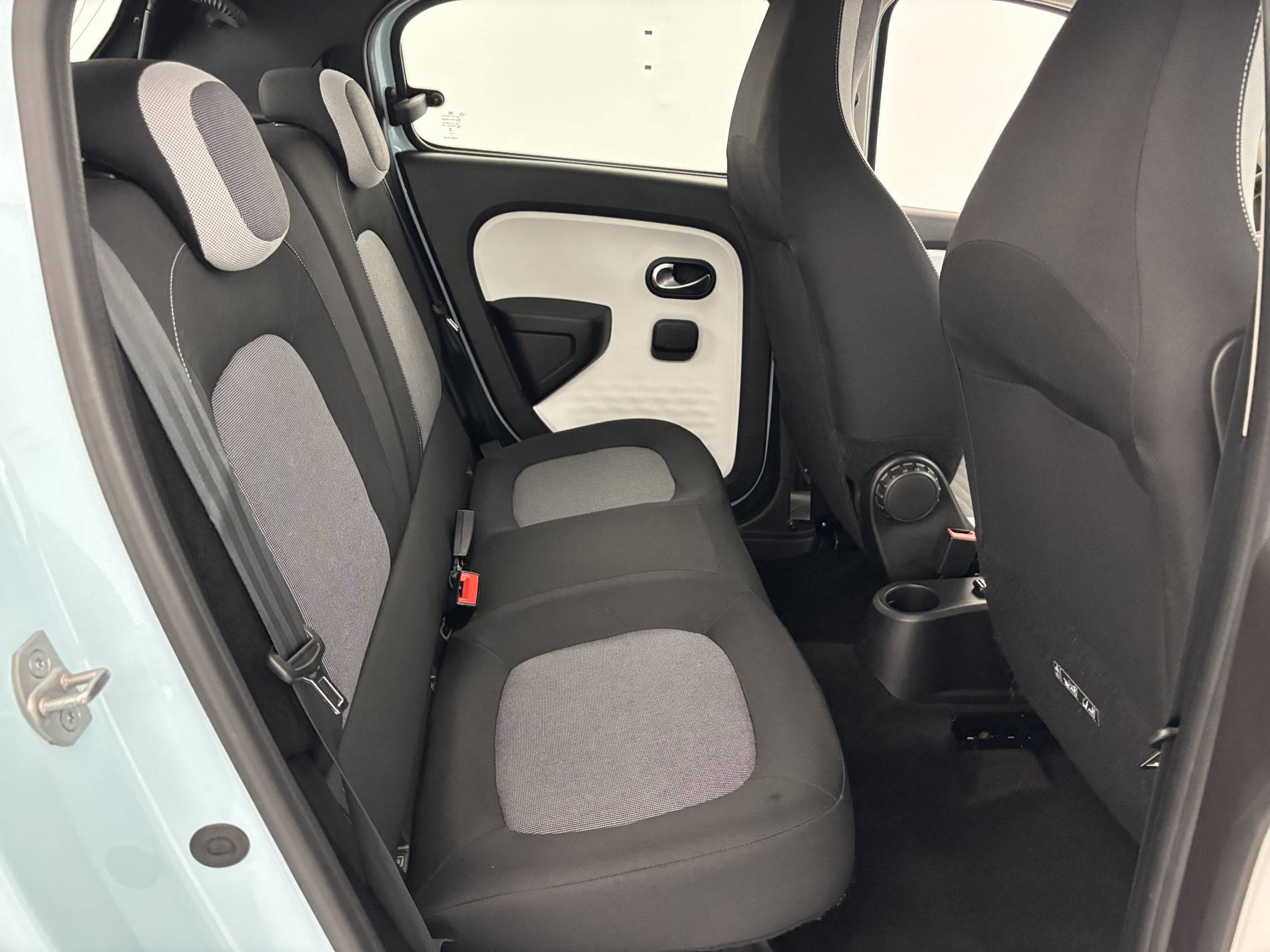Vente en ligne Renault Twingo Electrique Twingo III E-Tech au prix de 12 990 €