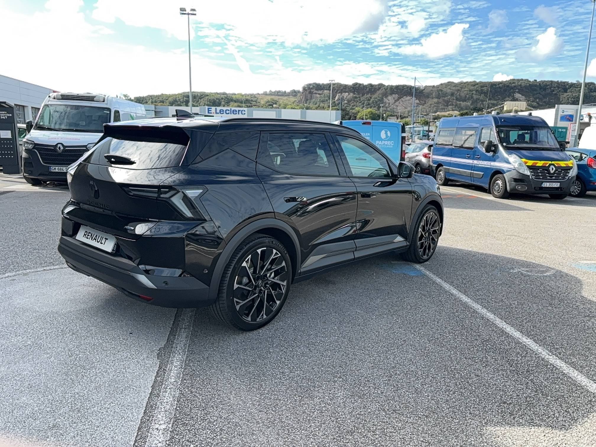 Vente en ligne Renault Scenic E-Tech Scenic E-Tech électrique 220 ch grande autonomie au prix de 48 900 €