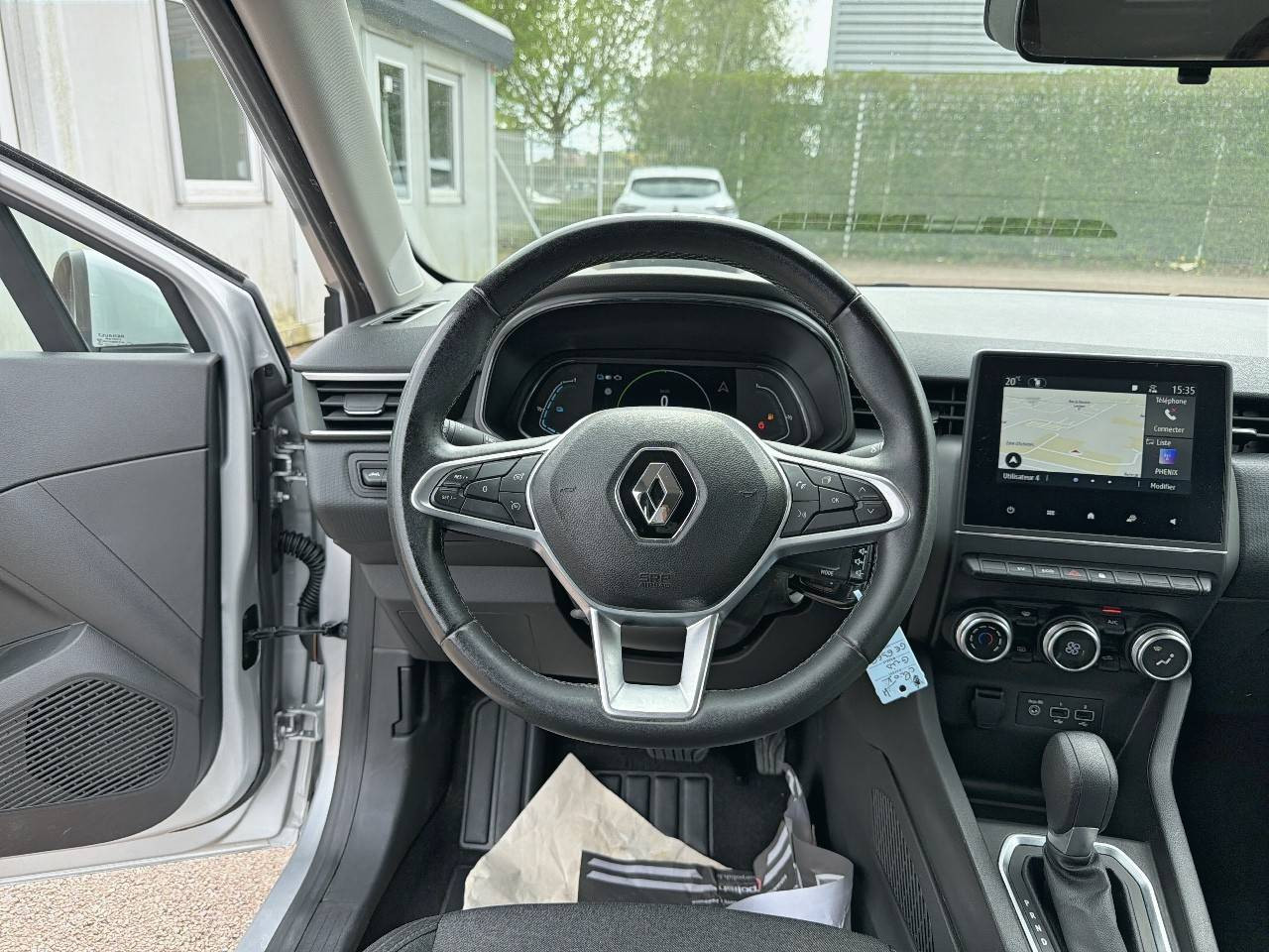 Vente en ligne Renault Clio 5 Clio E-Tech 140 - 21 au prix de 13 490 €