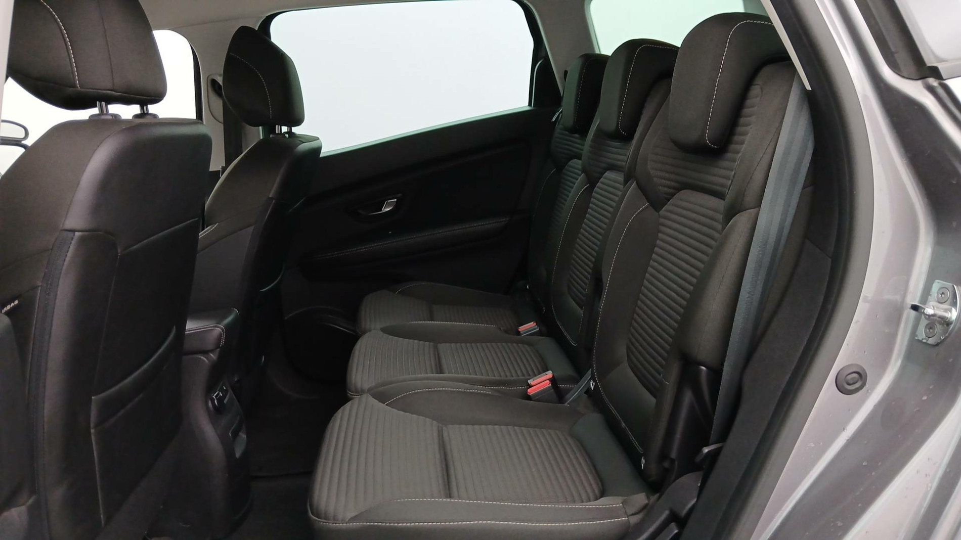 Vente en ligne Renault Grand Scenic 4 Grand Scenic TCe 140 au prix de 19 590 €