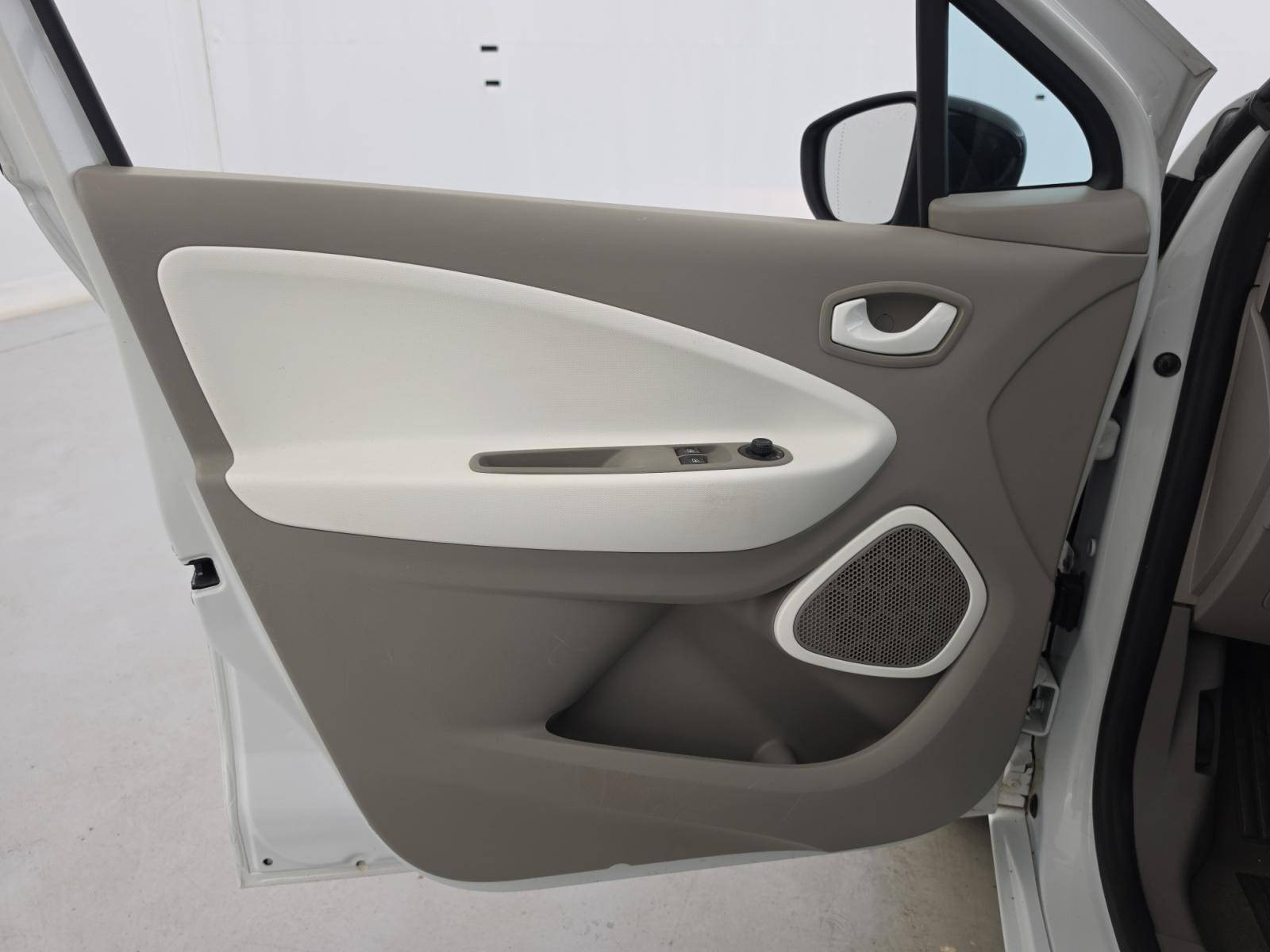 Vente en ligne Renault Zoé  achat intégral au prix de 7 890 €