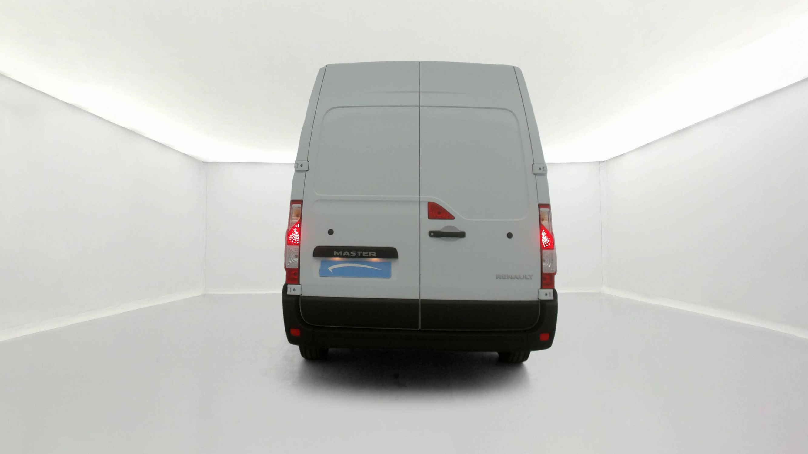 Vente en ligne Renault Master Fourgon MASTER FGN TRAC F3500 L2H2 BLUE DCI 135 au prix de 26 990 €