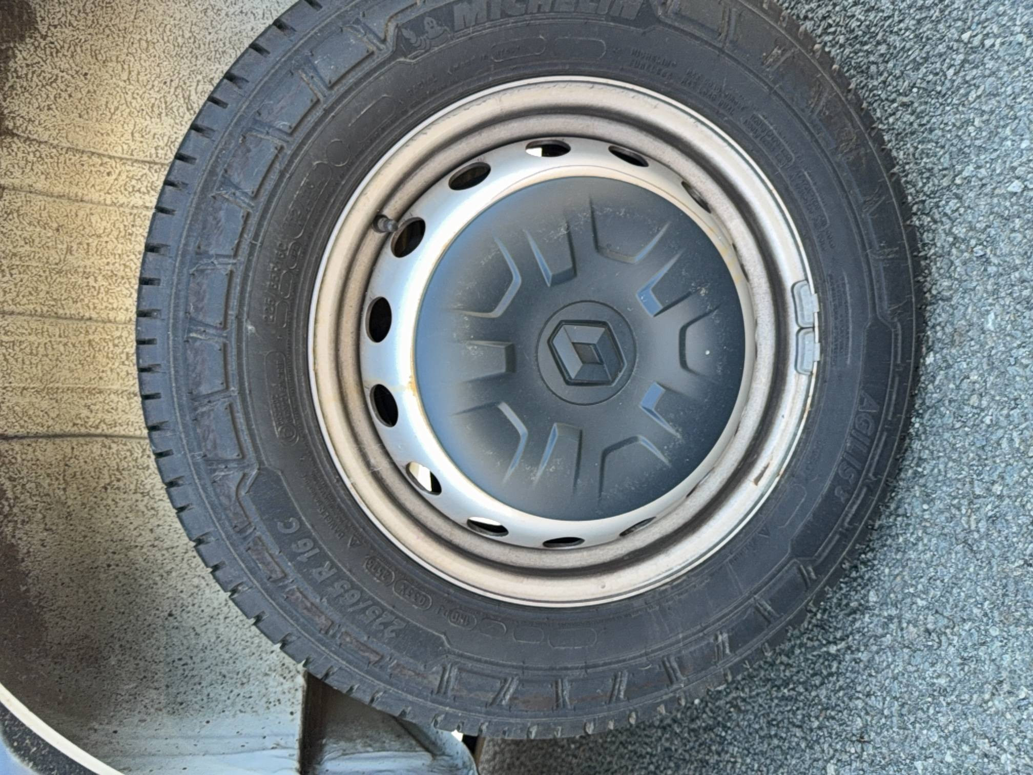 Vente en ligne Renault Master Fourgon MASTER FGN TRAC F3500 L2H2 BLUE DCI 135 au prix de 23 490 €