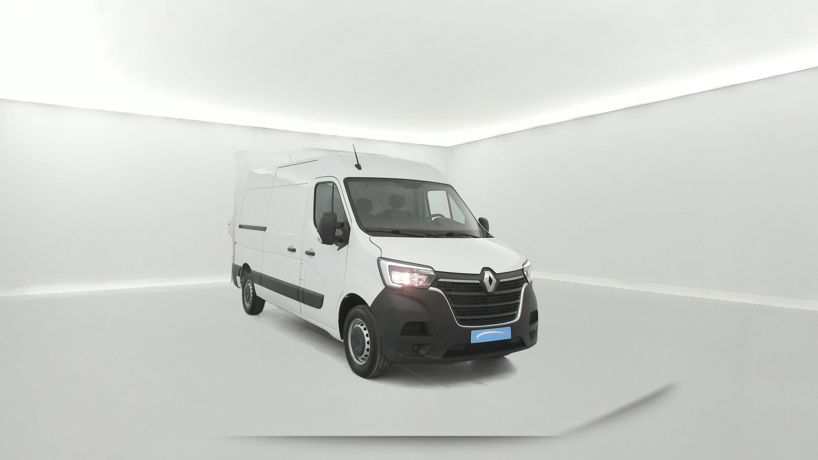 Vente en ligne Renault Master Fourgon MASTER FGN TRAC F3500 L2H2 BLUE DCI 135 au prix de 26 990 €