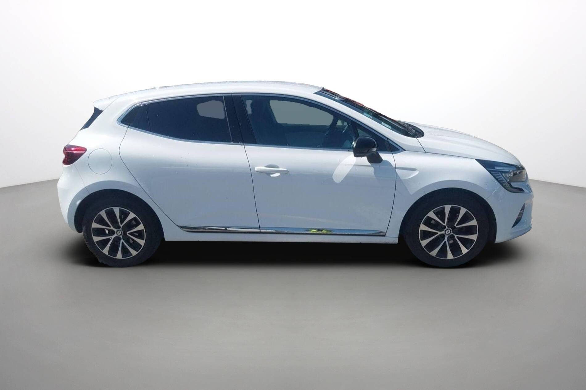 Vente en ligne Renault Clio 5 Clio TCe 90 au prix de 15 400 €