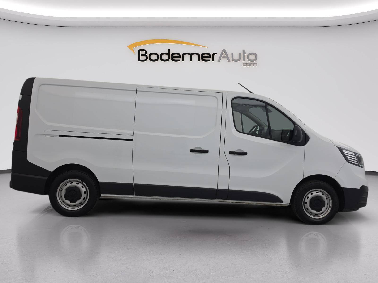 Vente en ligne Renault Trafic 3 Fourgon TRAFIC FGN L2H1 3000 KG BLUE DCI 130 au prix de 21 990 €