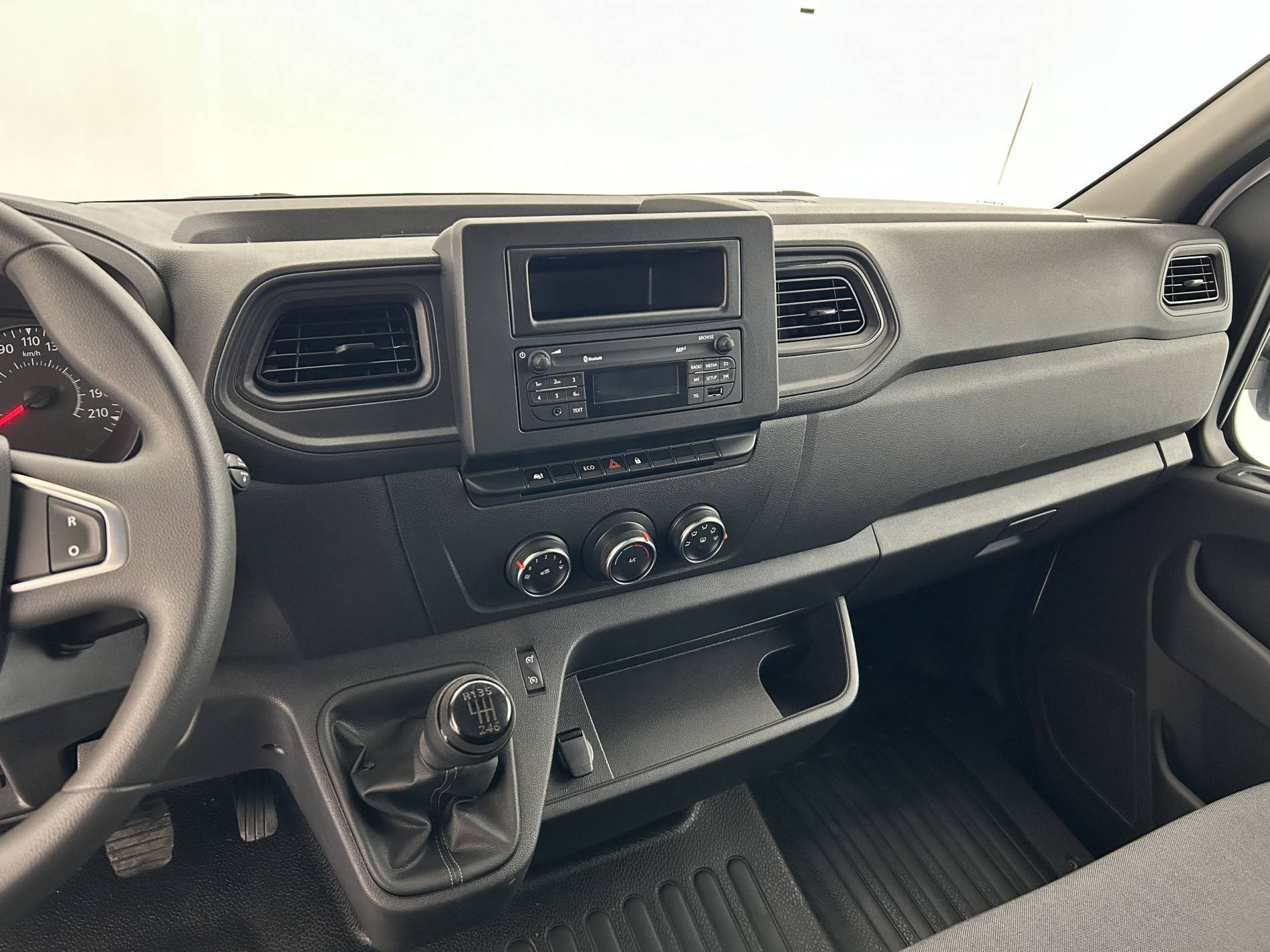 Vente en ligne Renault Master Fourgon MASTER FGN TRAC F3500 L2H2 BLUE DCI 135 au prix de 25 990 €