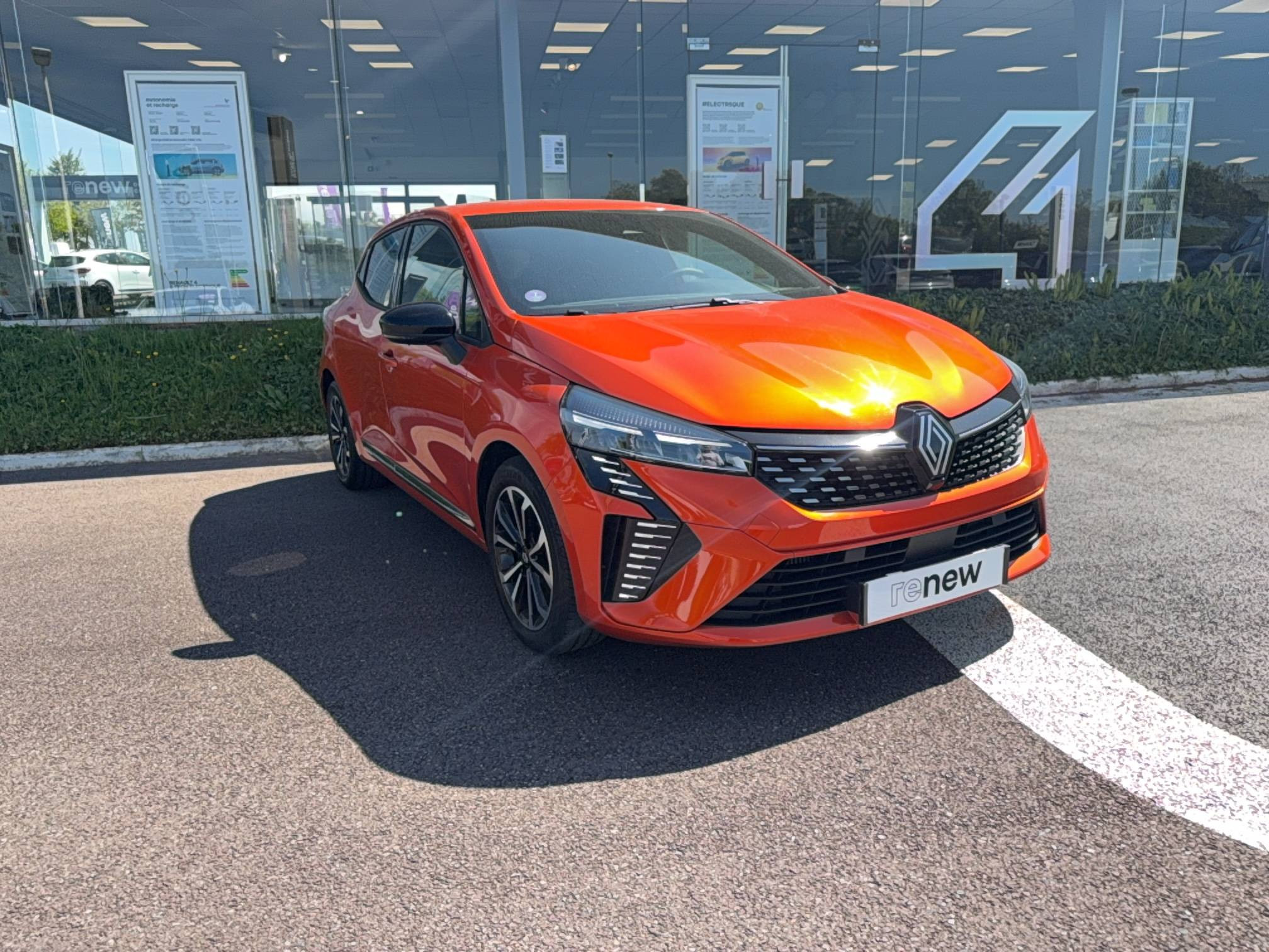 Vente en ligne Renault Clio 5 Clio TCe 90 au prix de 15 990 €