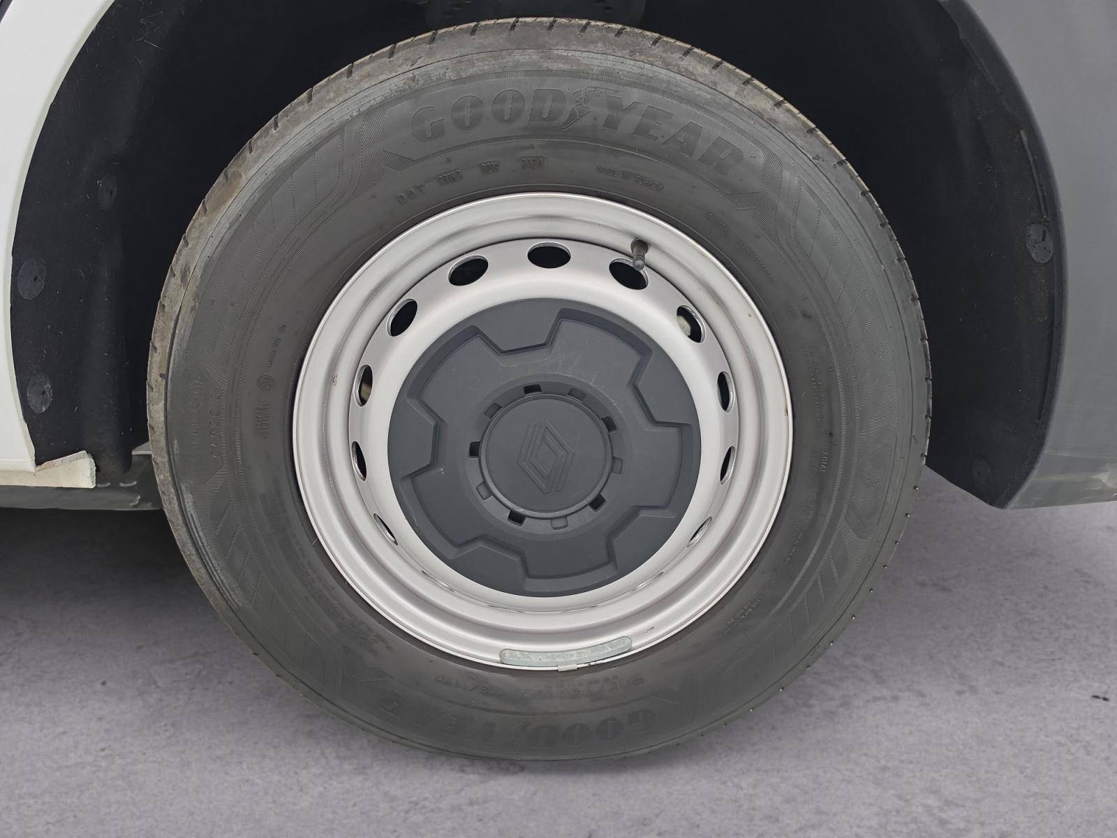 Vente en ligne Renault Master Fourgon MASTER FG BLUE DCI 130 L2H2 3T5 TR au prix de 31 490 €