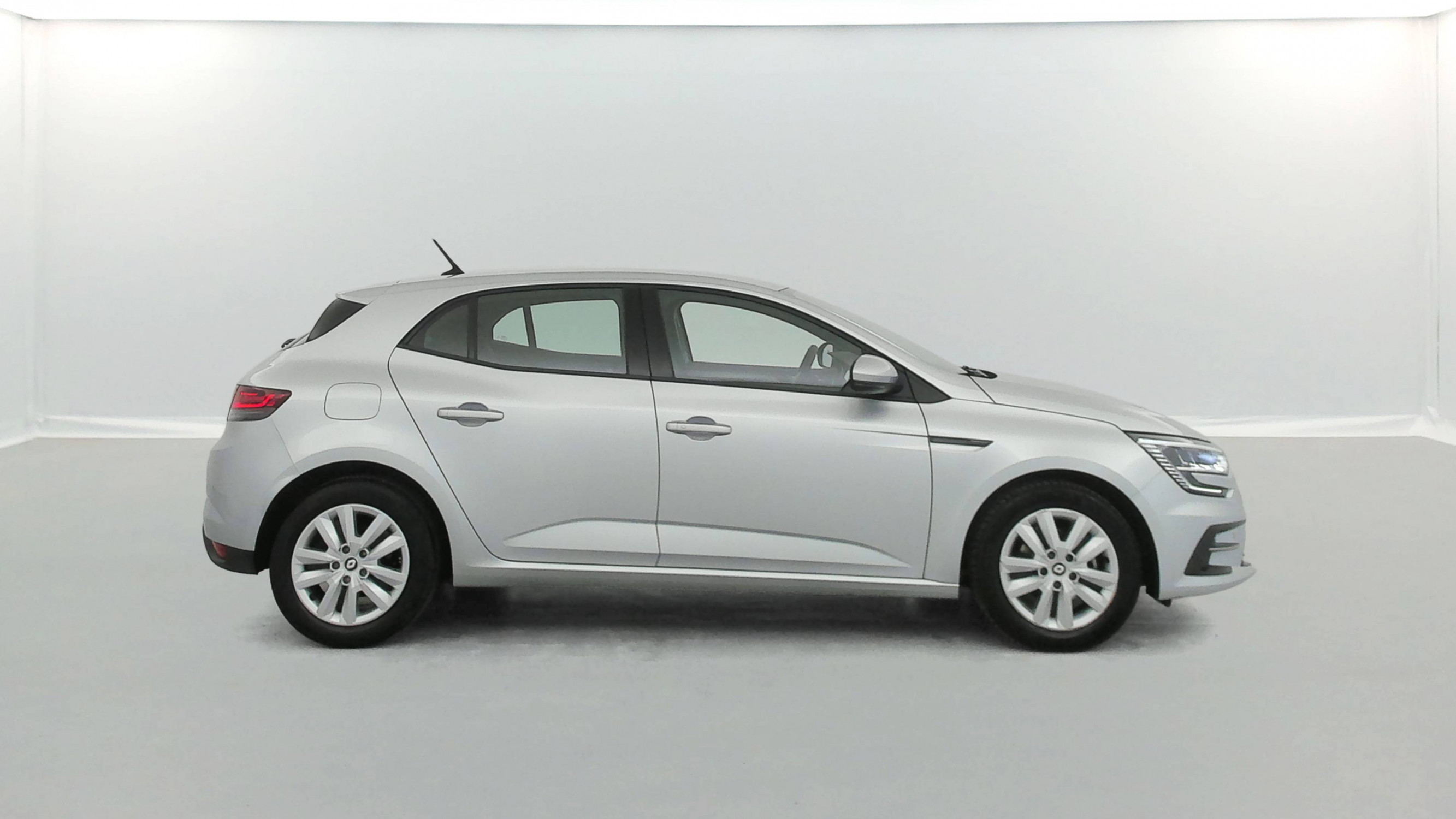 Vente en ligne Renault Megane 4  Blue dCi 115 EDC au prix de 13 990 €