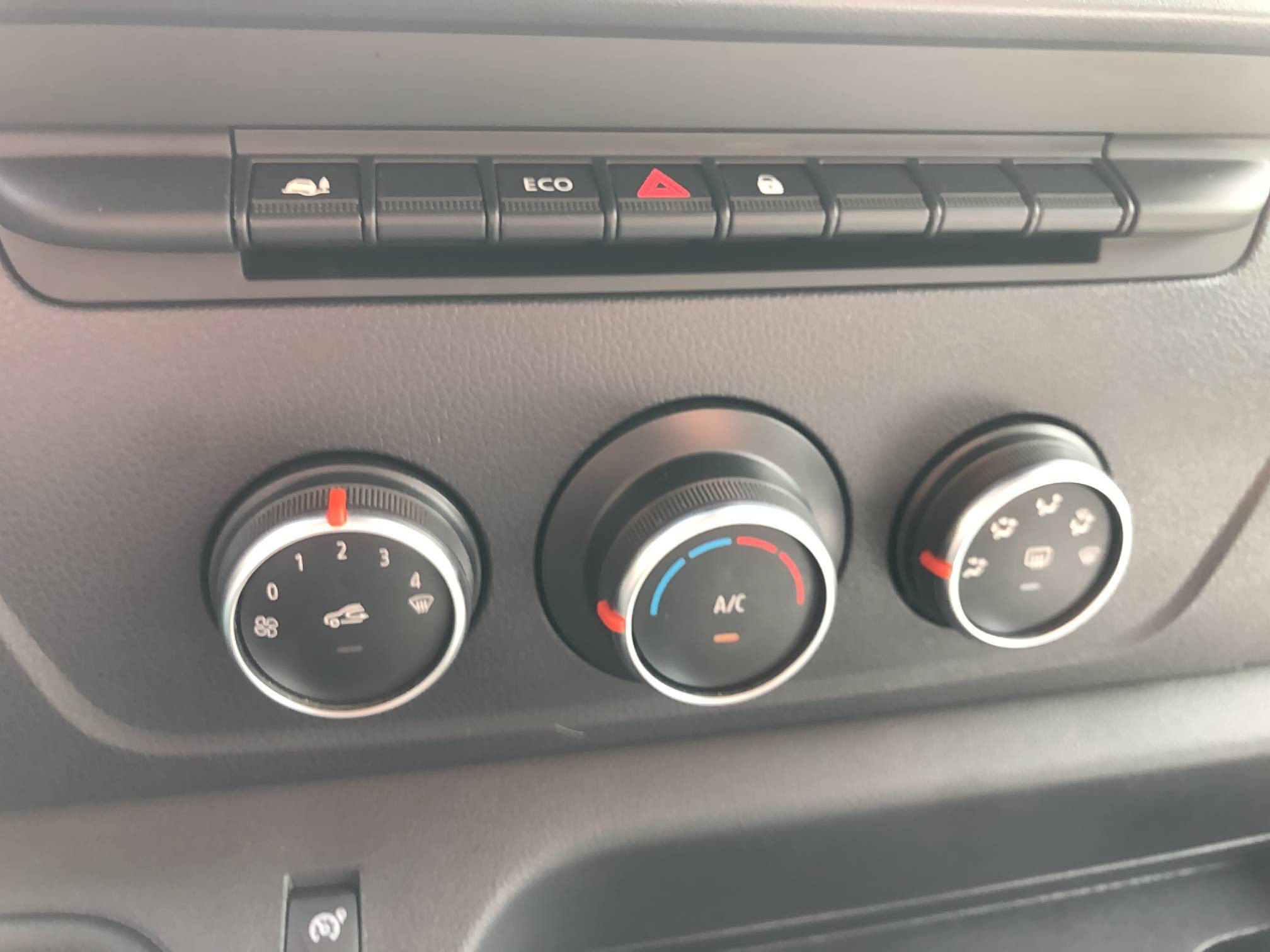 Vente en ligne Renault Master Fourgon MASTER FGN TRAC F3500 L3H3 BLUE DCI 135 au prix de 30 990 €