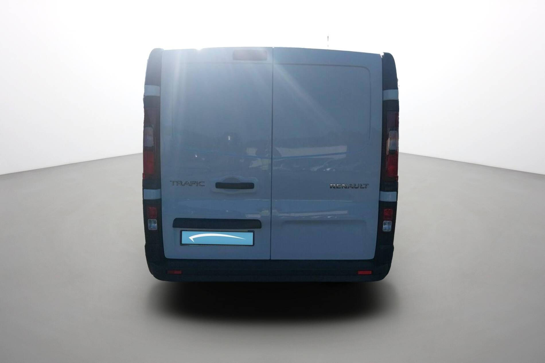 Vente en ligne Renault Trafic 3 Fourgon TRAFIC FG BLUE DCI 130 L1H1 3T GSR2 au prix de 23 990 €