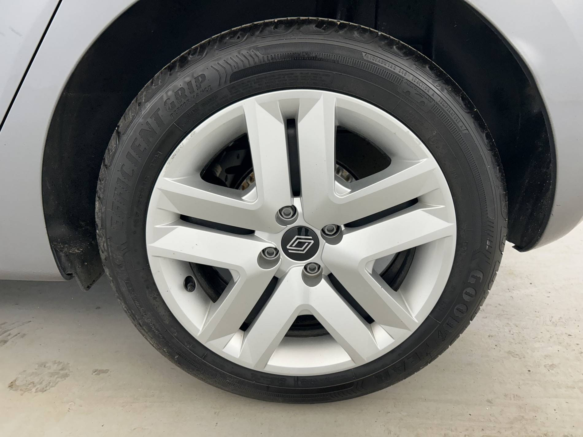 Vente en ligne Renault Clio 5 Clio TCe 90 au prix de 14 975 €