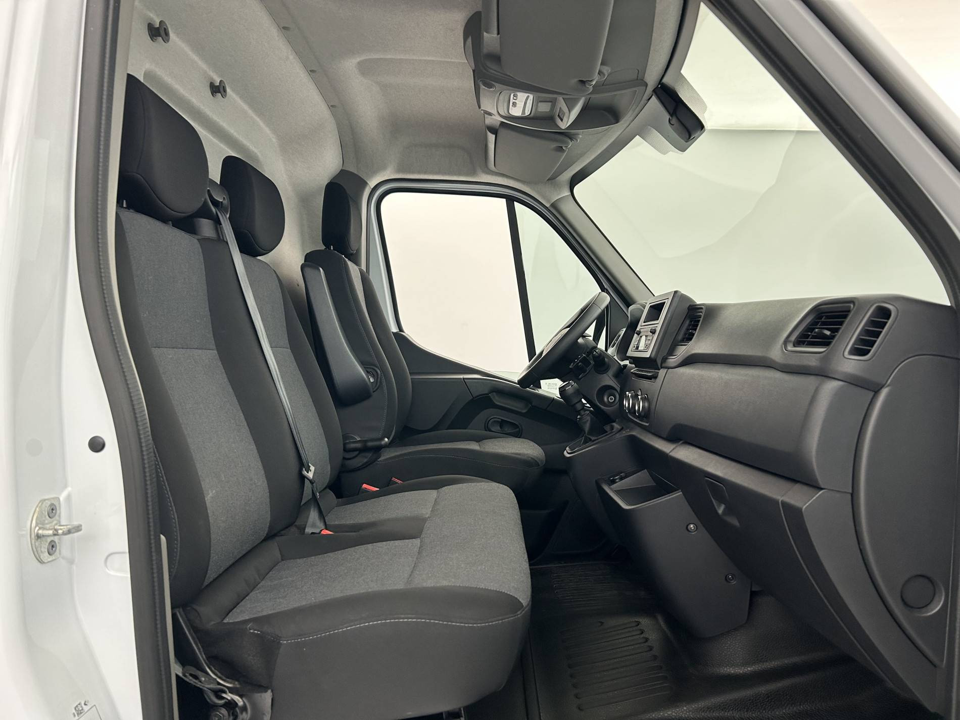 Vente en ligne Renault Master Fourgon MASTER FGN TRAC F3500 L3H3 BLUE DCI 135 au prix de 29 400 €