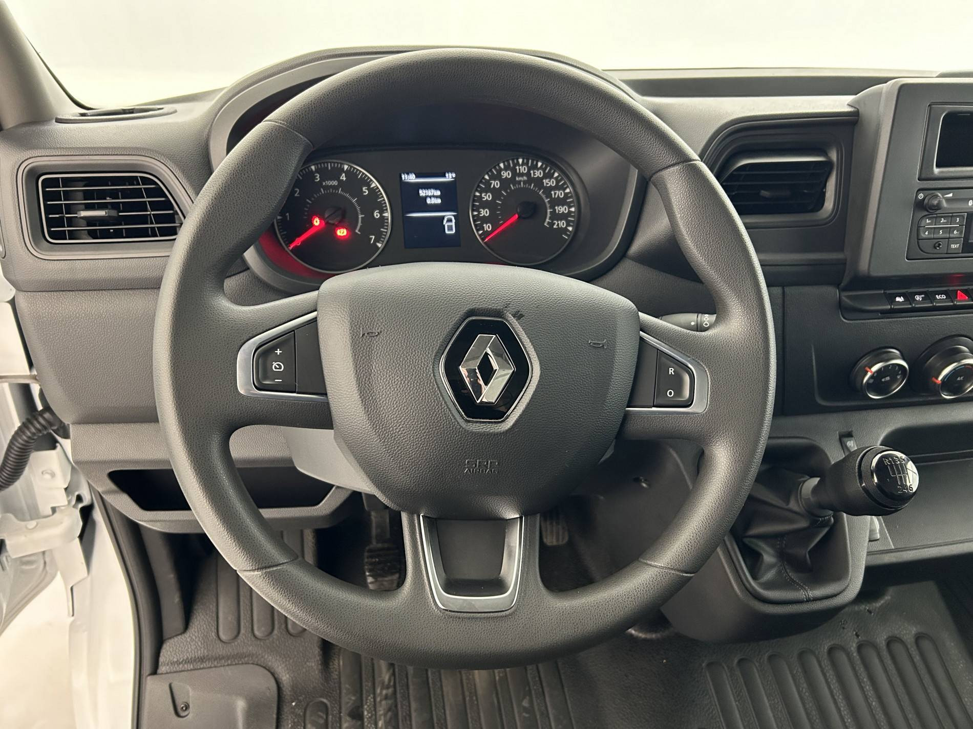 Vente en ligne Renault Master Fourgon MASTER FGN TRAC F3300 L2H2 BLUE DCI 150 au prix de 24 690 €