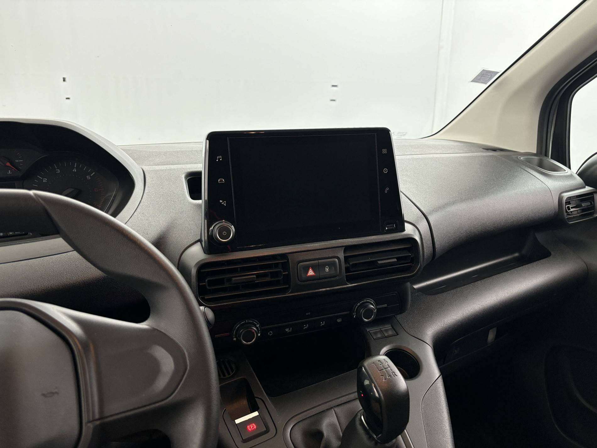 Vente en ligne Peugeot Partner Fourgon  STANDARD 650 KG BLUEHDI 100 S&S BVM5 au prix de 11 990 €