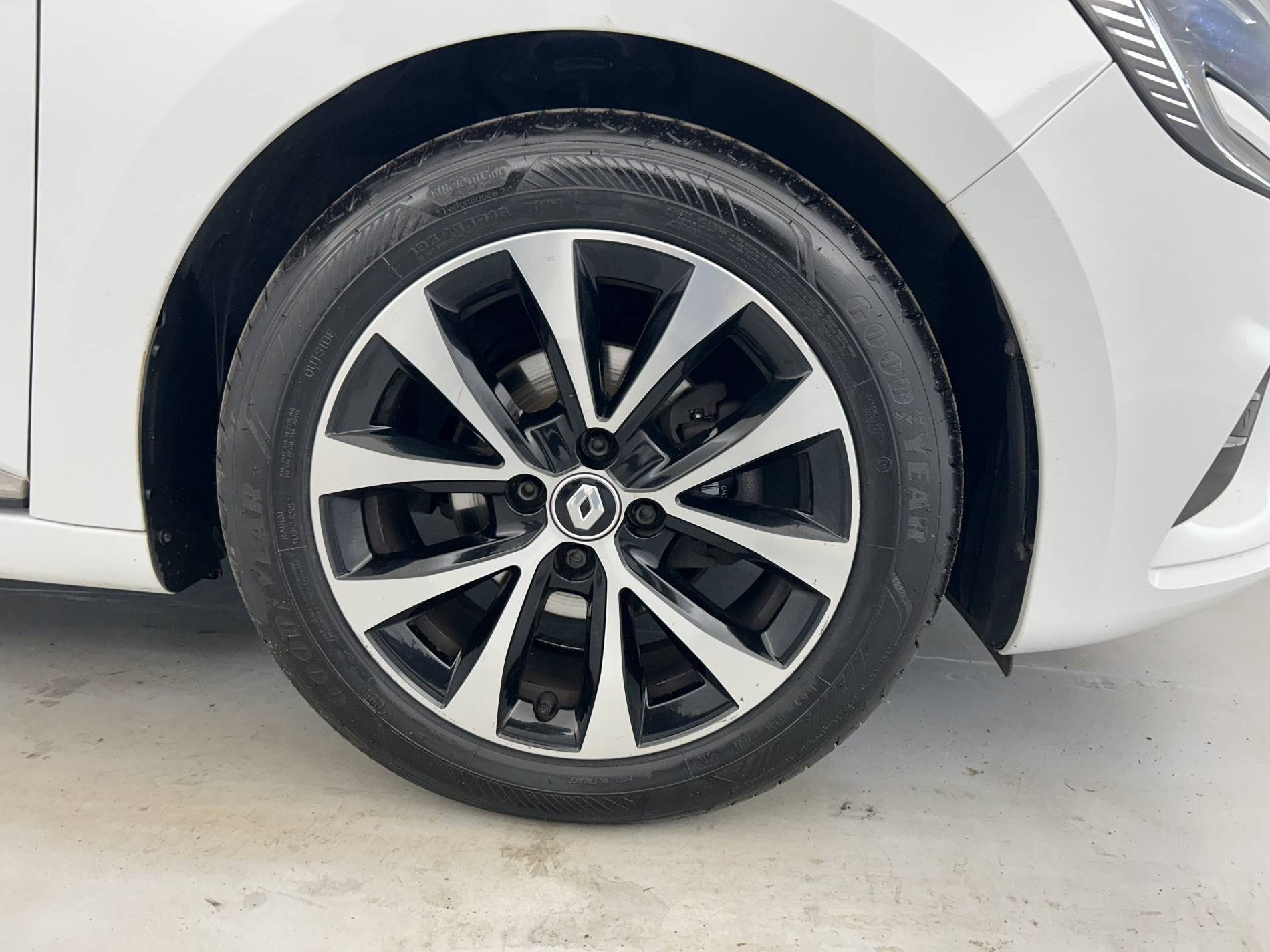 Vente en ligne Renault Clio 5 Clio TCe 90 au prix de 15 690 €
