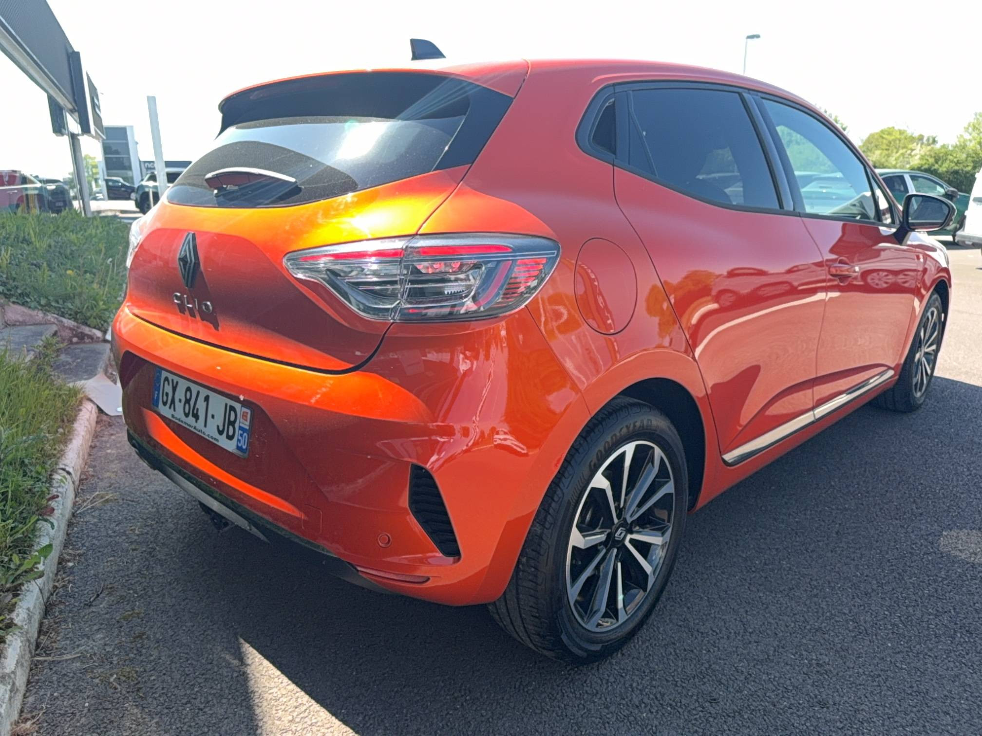 Vente en ligne Renault Clio 5 Clio TCe 90 au prix de 15 990 €