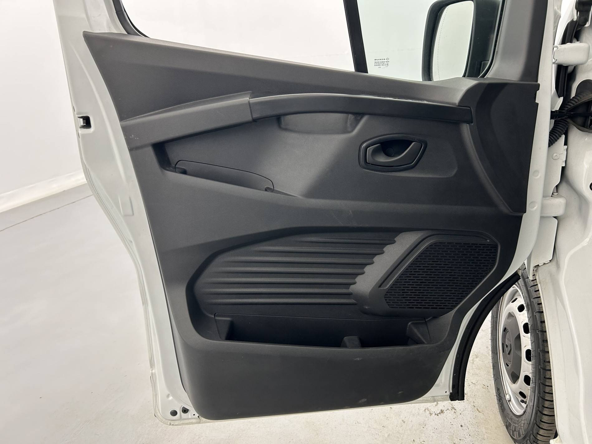 Vente en ligne Renault Trafic 3 Fourgon TRAFIC FGN L1H1 2800 KG BLUE DCI 110 au prix de 20 990 €