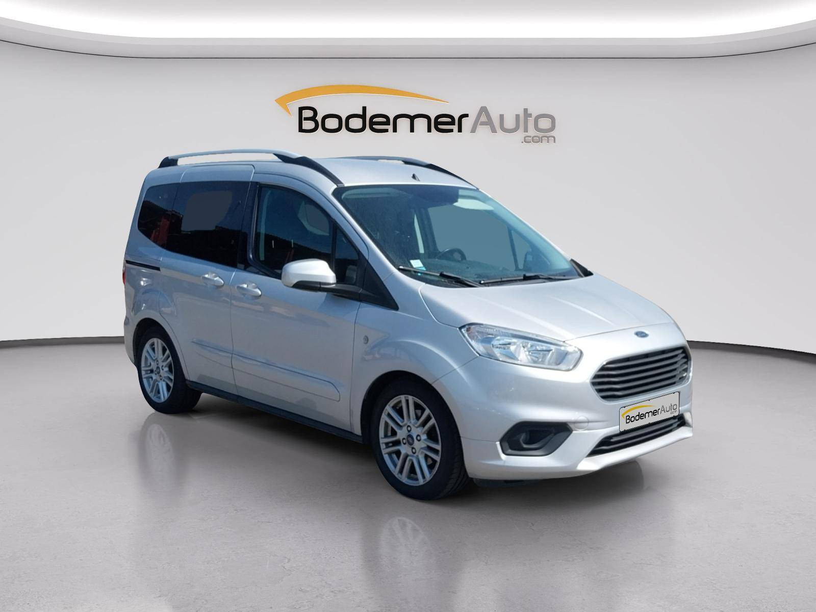 Vente en ligne Ford Tourneo Courier  1.5 TDCI 100 BV6 S&S au prix de 14 490 €