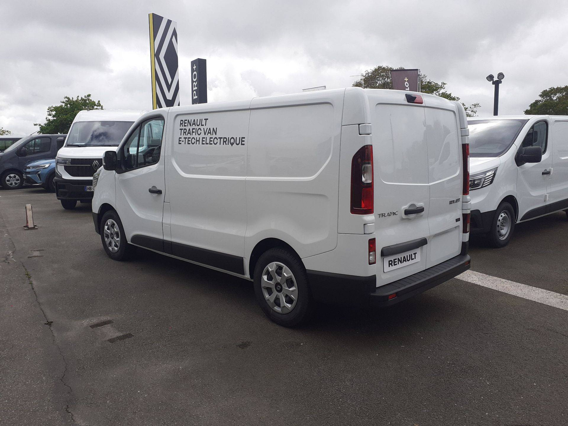 Vente en ligne Renault Trafic Van E-Tech TRAFIC E-TECH ELECTRIQUE FGN L1H1 3T AC22 au prix de 40 224 €