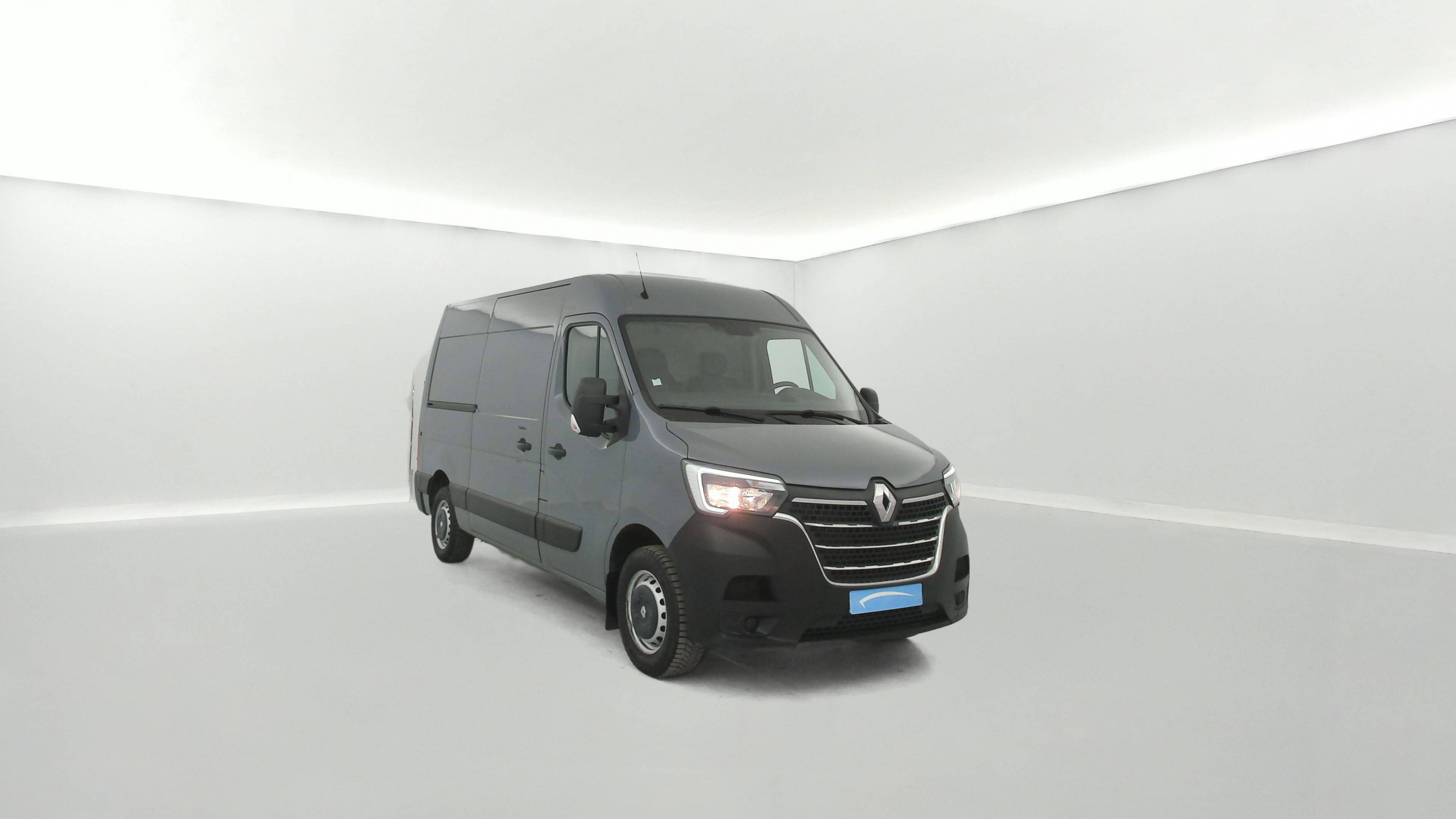 Vente en ligne Renault Master Fourgon MASTER FGN TRAC F3500 L2H2 DCI 135 au prix de 18 999 €