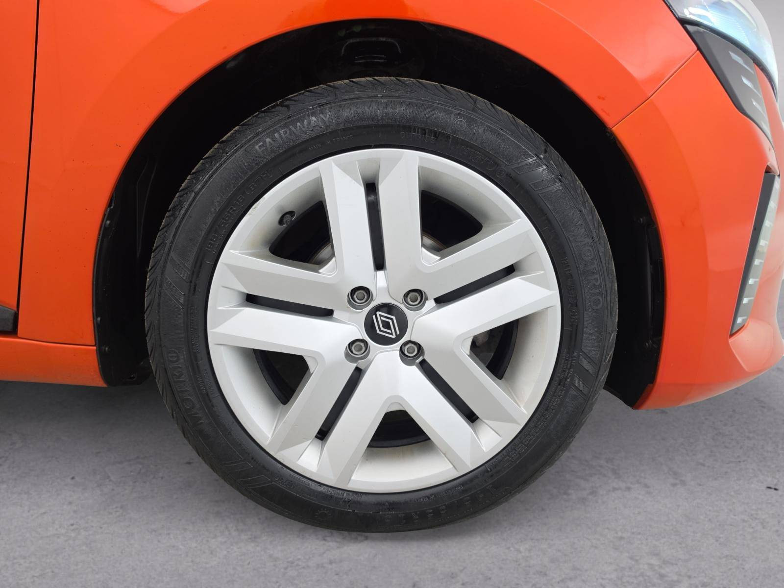 Vente en ligne Renault Clio 5 Clio TCe 90 au prix de 15 490 €