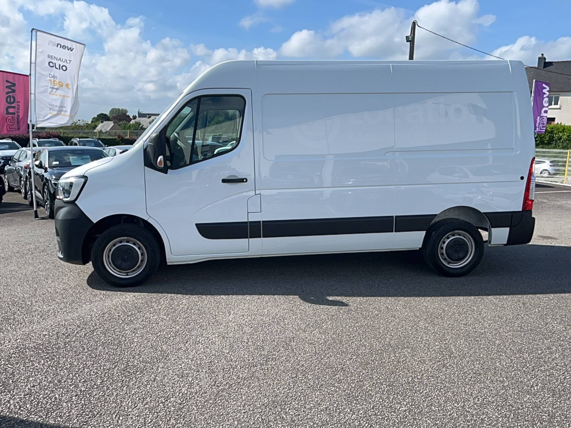 Vente en ligne Renault Master Fourgon MASTER FGN TRAC F3500 L2H2 BLUE DCI 135 au prix de 26 990 €