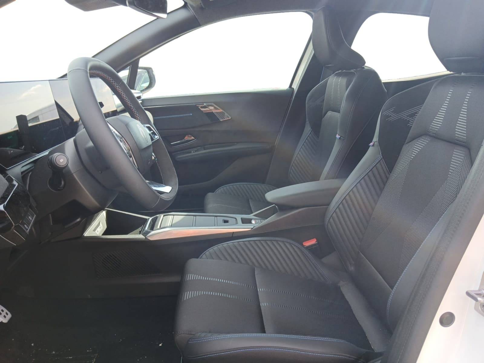 Vente en ligne Renault Clio 6 Clio E-Tech full hybrid 160 ch au prix de 28 300 €