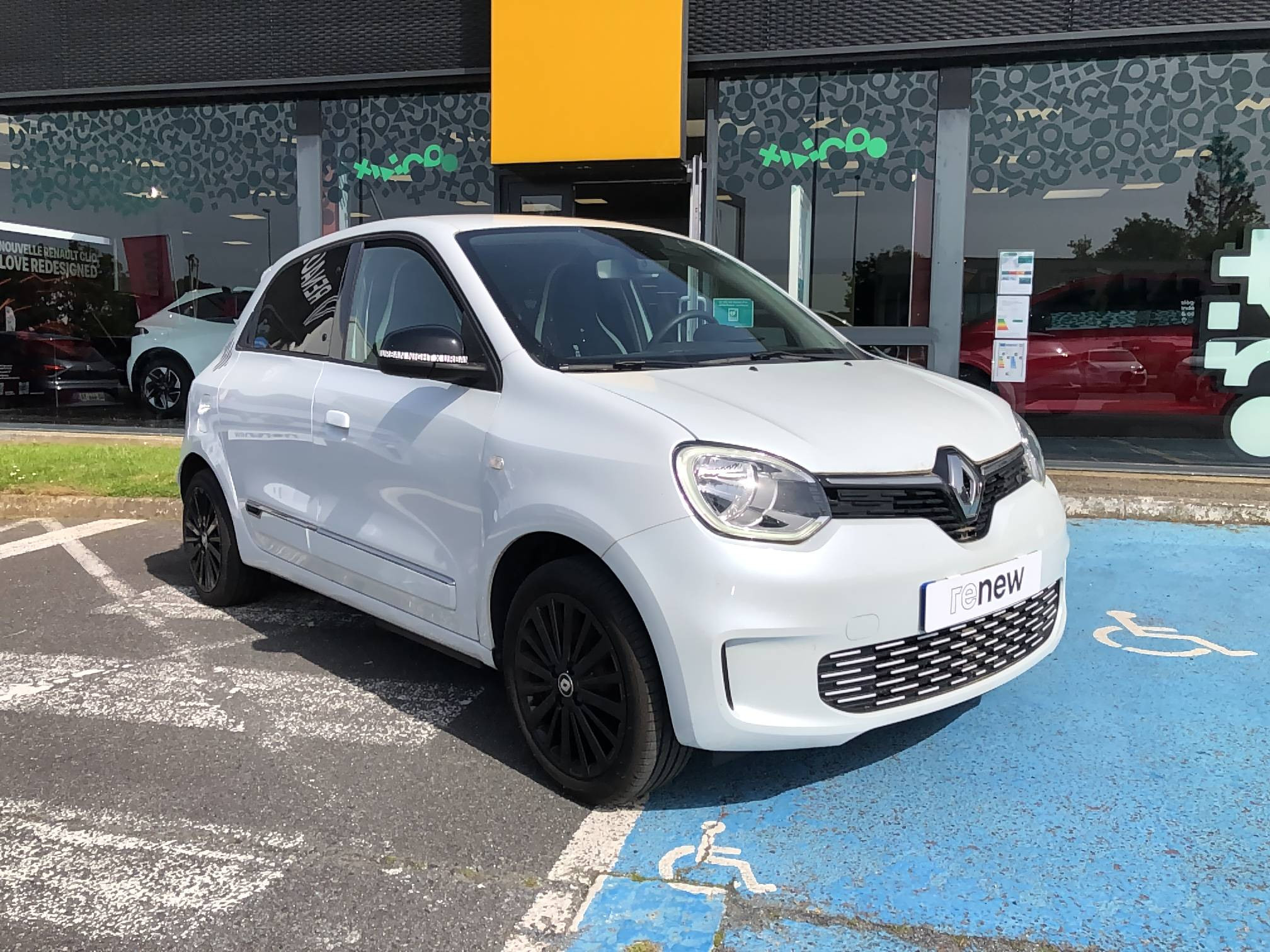 Vente en ligne Renault Twingo Electrique Twingo III E-Tech au prix de 15 990 €
