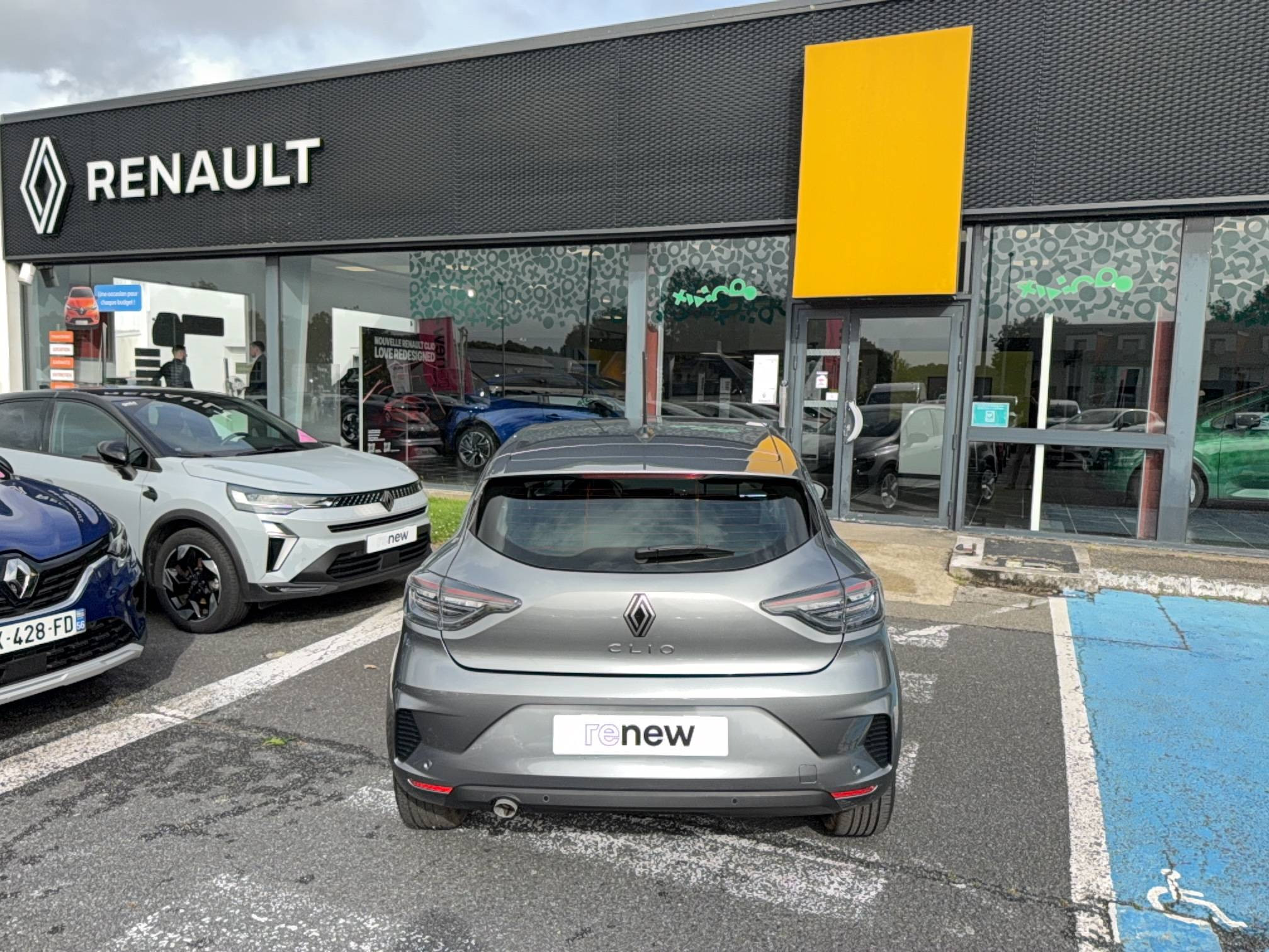 Vente en ligne Renault Clio 5 Clio TCe 90 au prix de 15 990 €