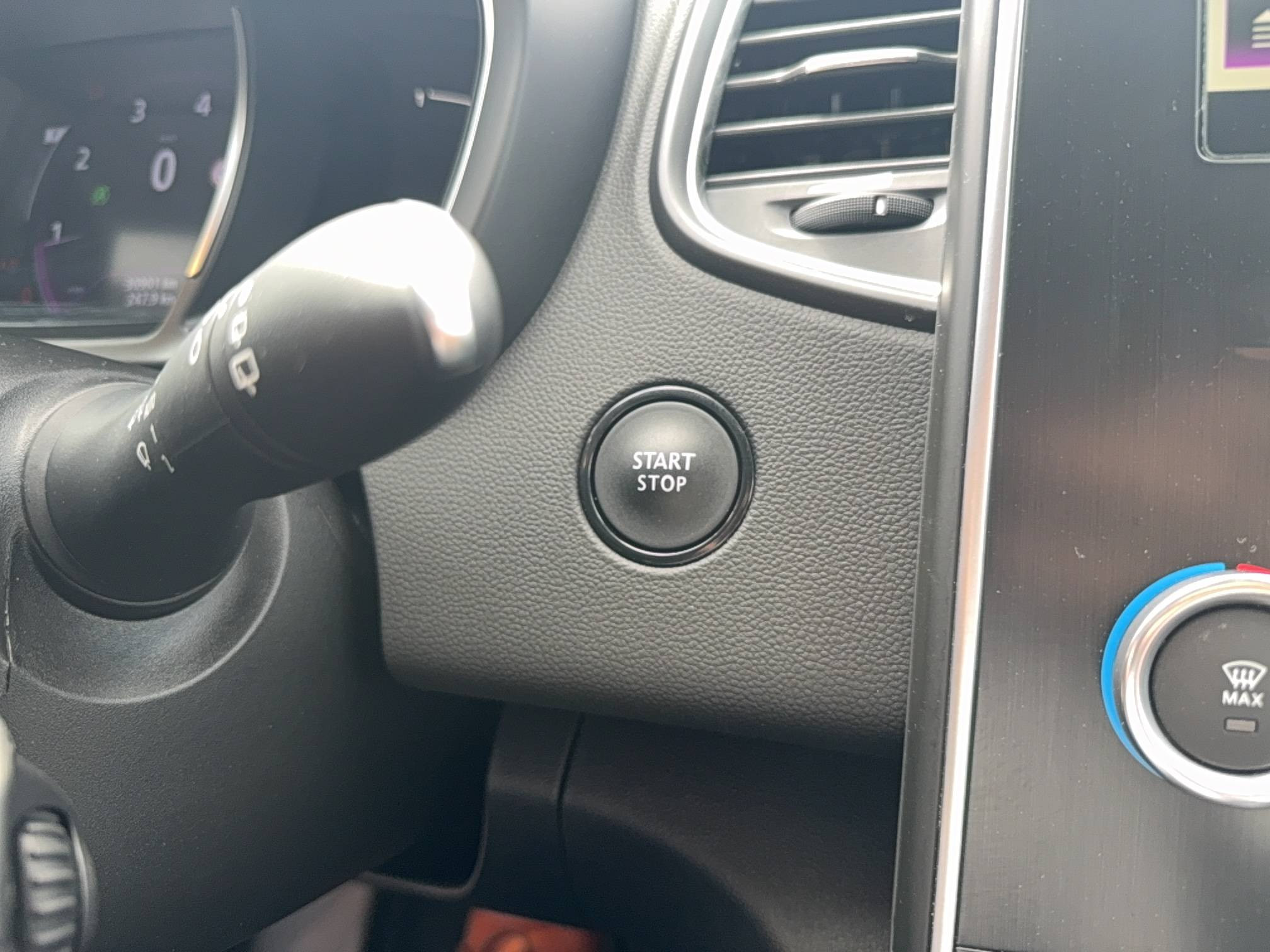 Vente en ligne Renault Grand Scenic 4 Grand Scenic TCe 140 EDC au prix de 22 830 €
