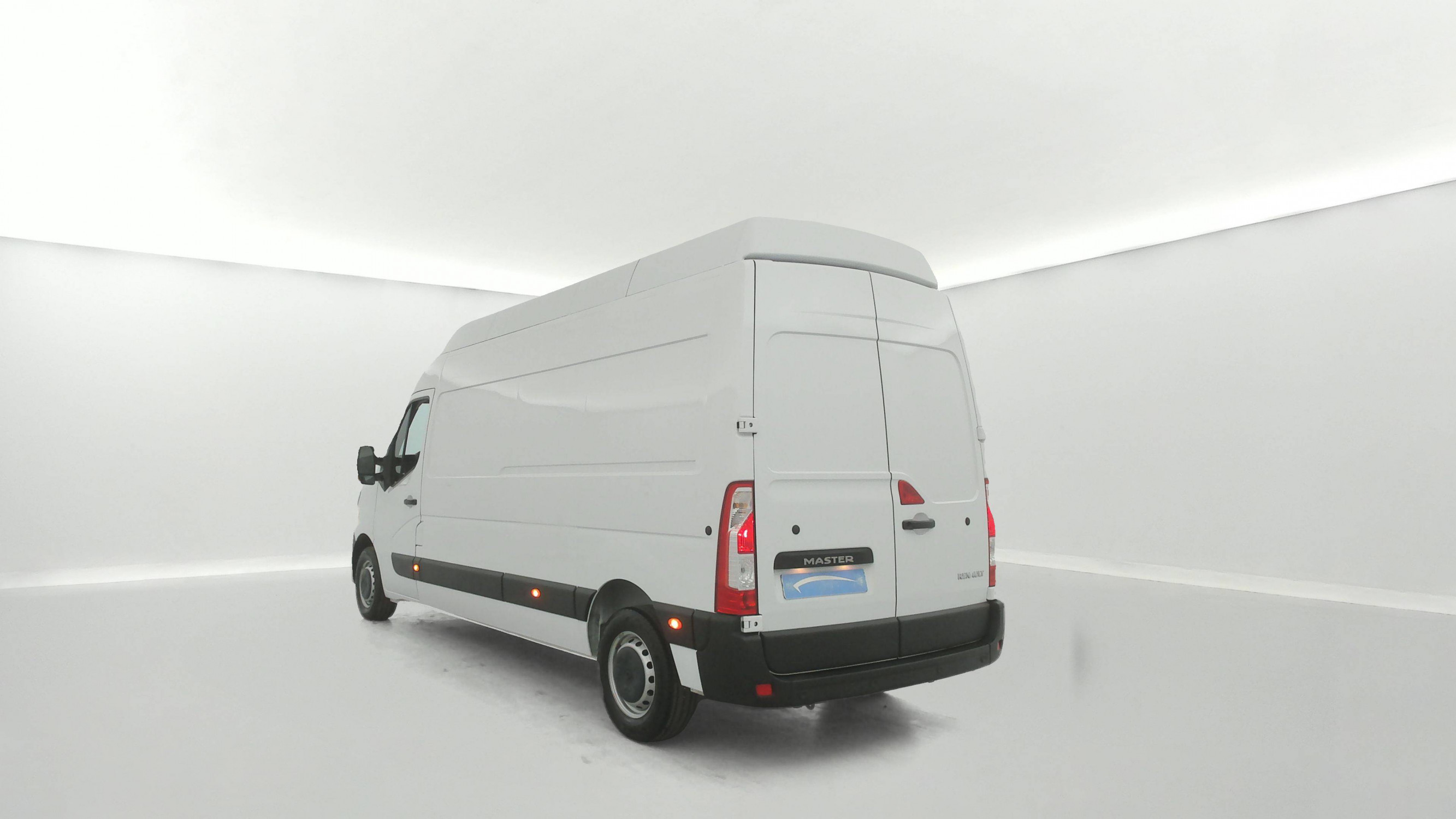 Vente en ligne Renault Master Fourgon MASTER FGN TRAC F3500 L3H3 BLUE DCI 135 au prix de 28 790 €