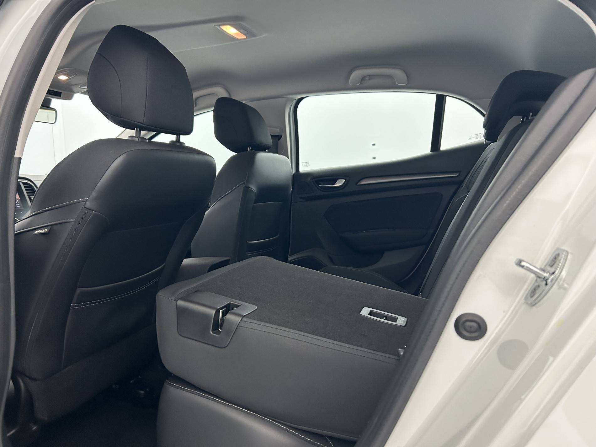 Vente en ligne Renault Megane 4 Mégane IV Berline Blue dCi 115 - 21B au prix de 13 890 €