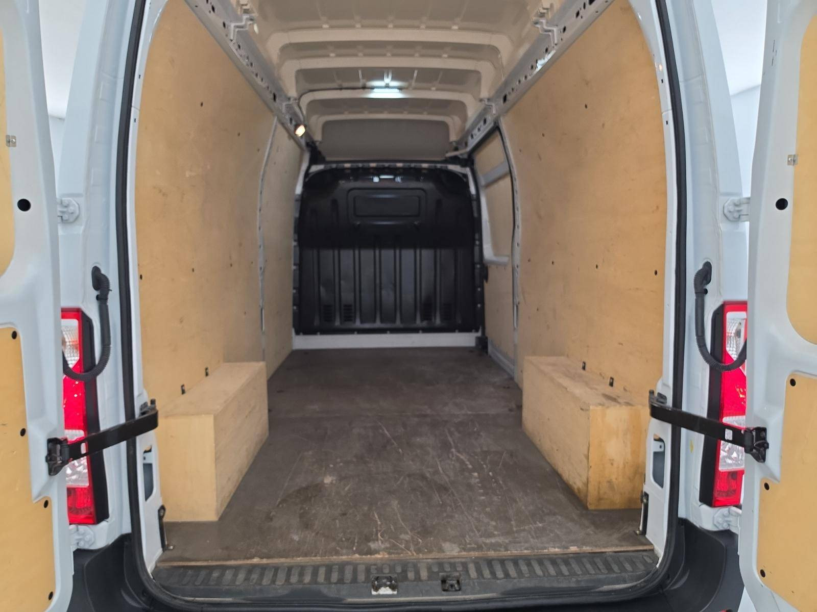Vente en ligne Renault Master Fourgon MASTER FGN TRAC F3500 L3H3 BLUE DCI 135 au prix de 26 990 €