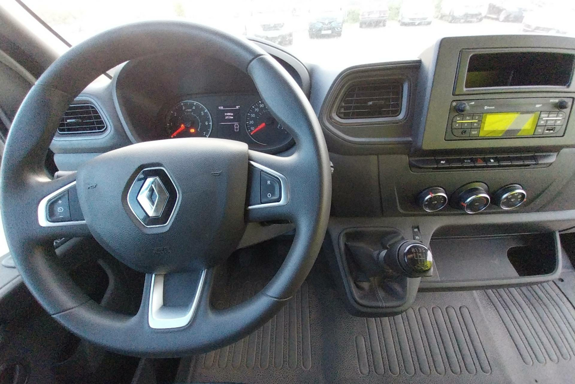 Vente en ligne Renault Master Fourgon MASTER FGN TRAC F3500 L3H3 BLUE DCI 135 au prix de 29 490 €