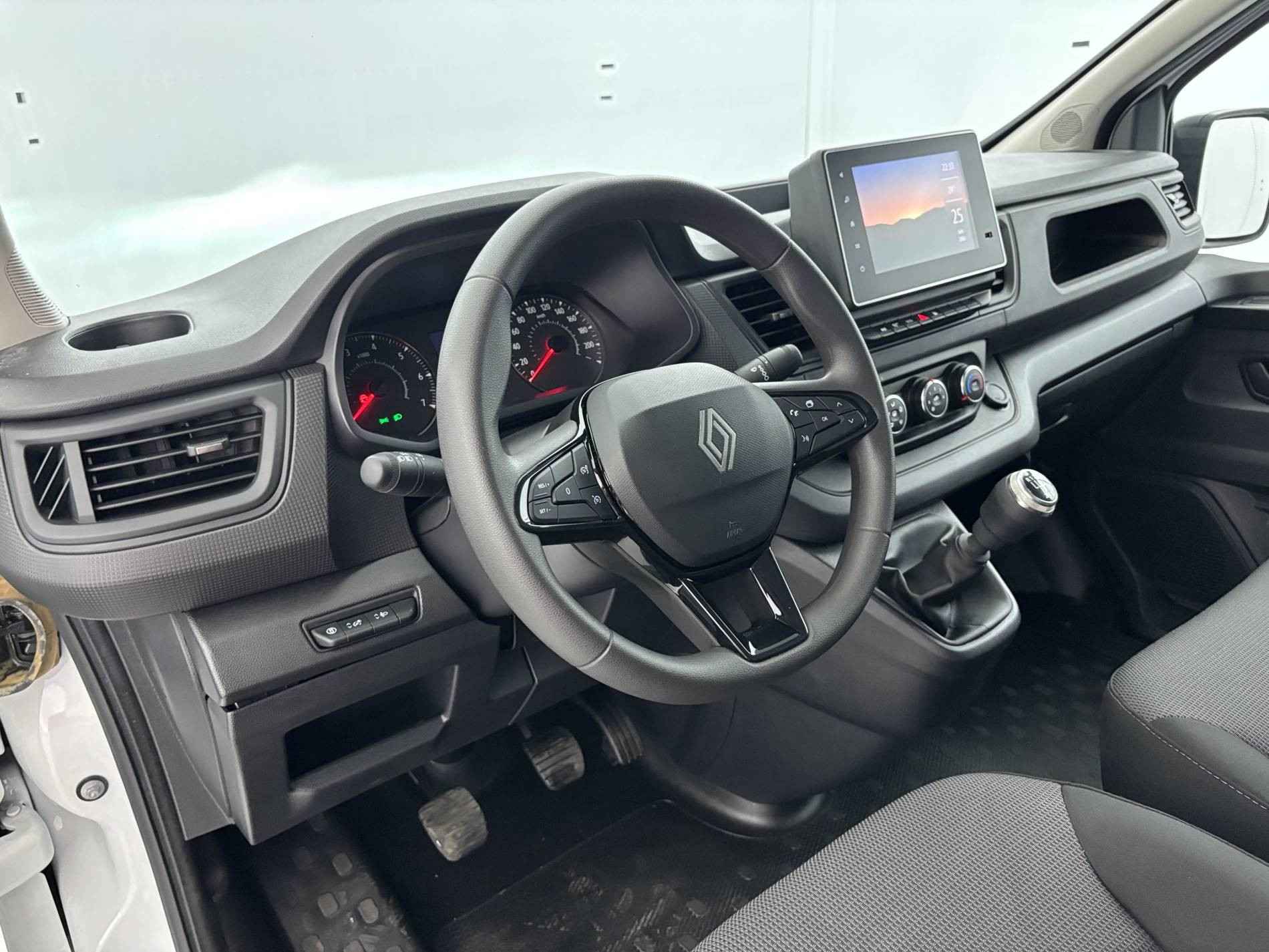 Vente en ligne Renault Trafic 3 Fourgon TRAFIC FG BLUE DCI 130 L1H1 3T GSR2 au prix de 22 490 €