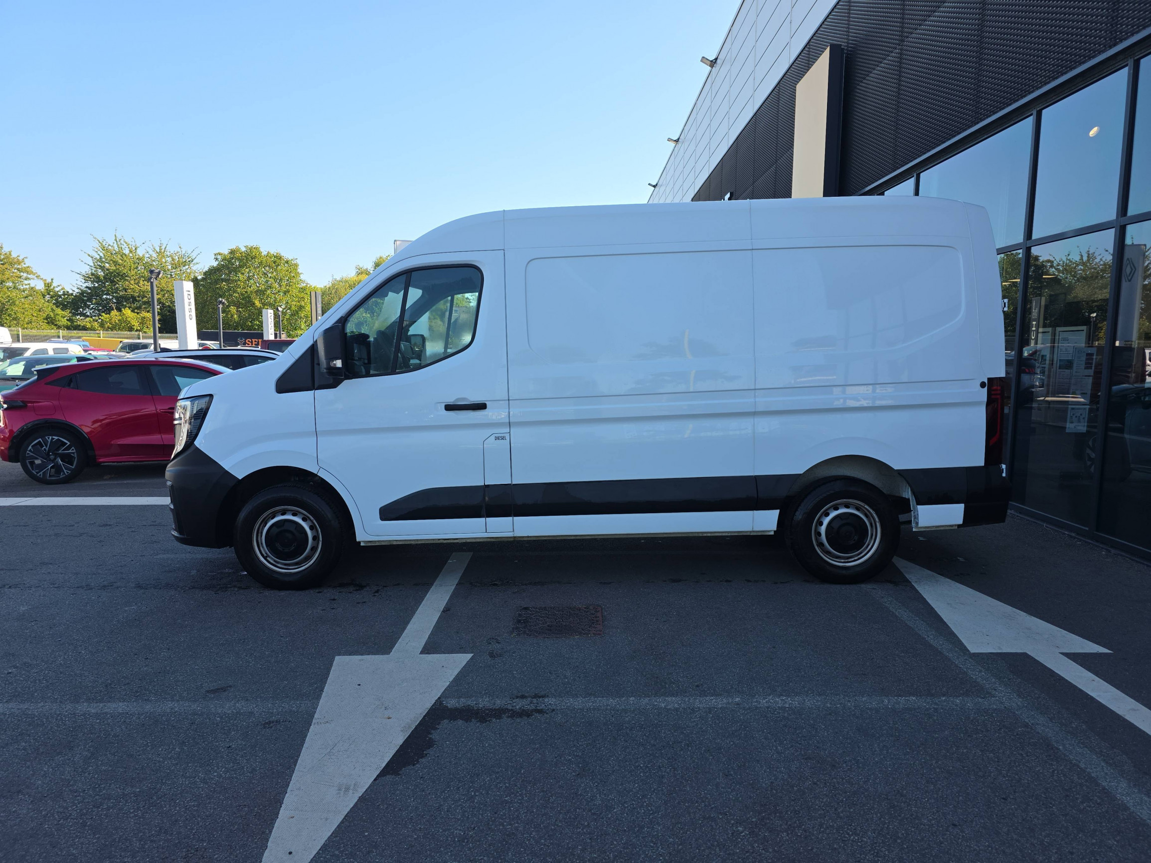 Vente en ligne Renault Master Fourgon MASTER FG BLUE DCI 130 L2H2 3T5 TR au prix de 29 990 €