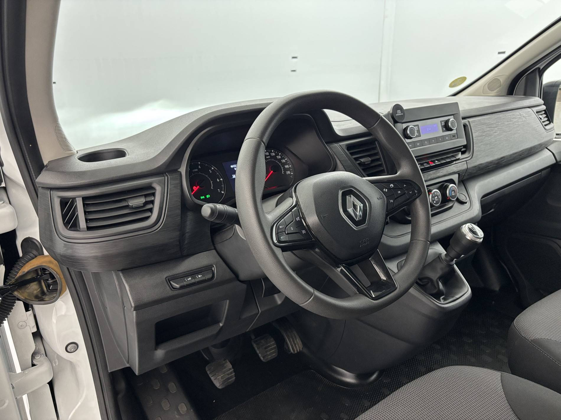 Vente en ligne Renault Trafic 3 Fourgon TRAFIC FG BLUE DCI 130 L1H1 3T GSR2 au prix de 22 900 €