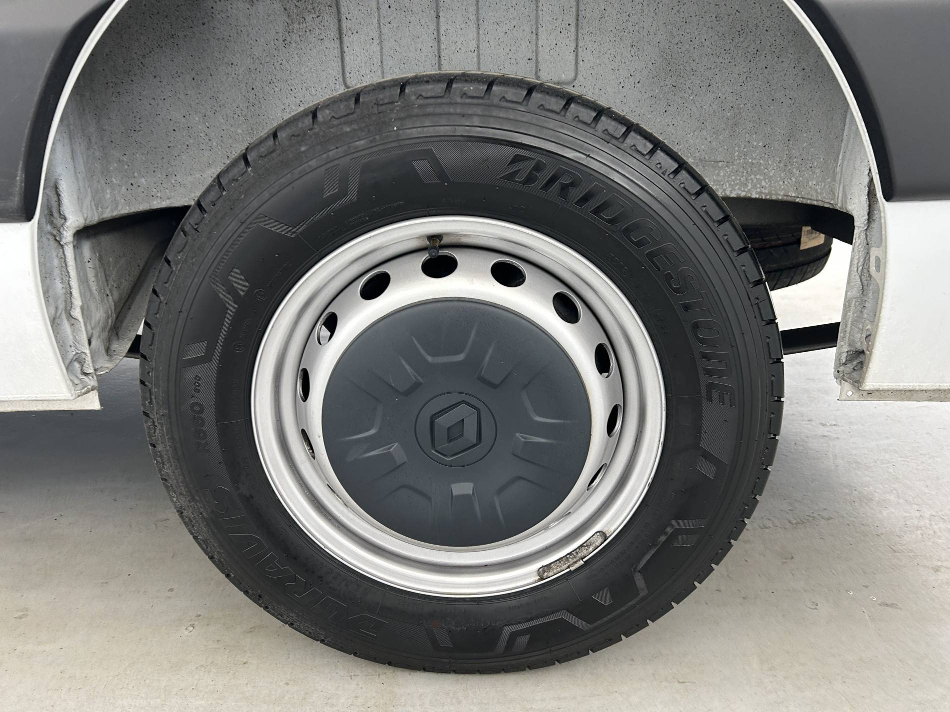 Vente en ligne Renault Master Fourgon MASTER FGN TRAC F3500 L2H2 BLUE DCI 135 au prix de 26 990 €