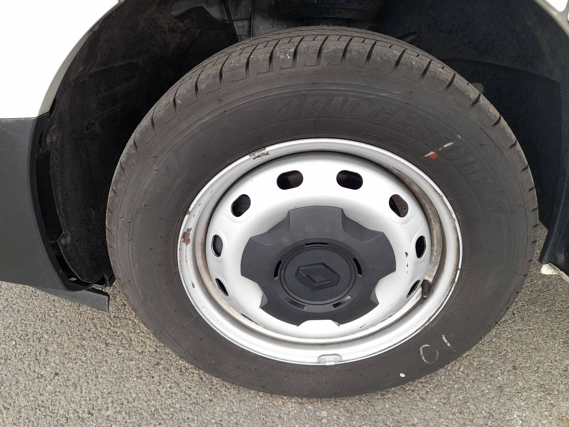 Vente en ligne Renault Trafic 3 Fourgon TRAFIC FGN L1H1 2800 KG BLUE DCI 130 au prix de 18 590 €