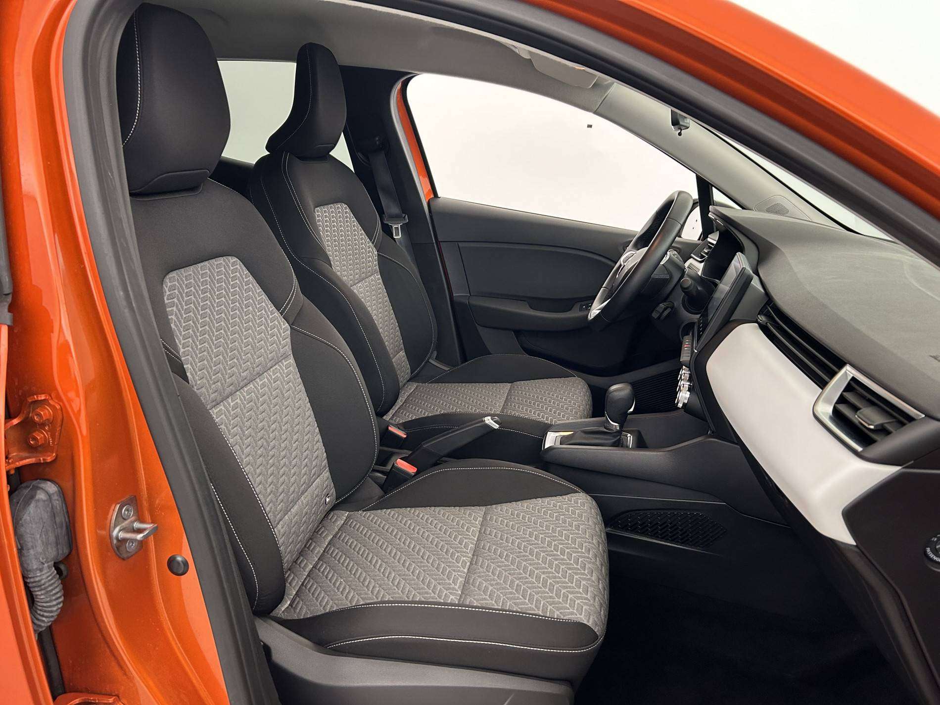 Vente en ligne Renault Clio 5 Clio E-Tech full hybrid 145 au prix de 16 990 €